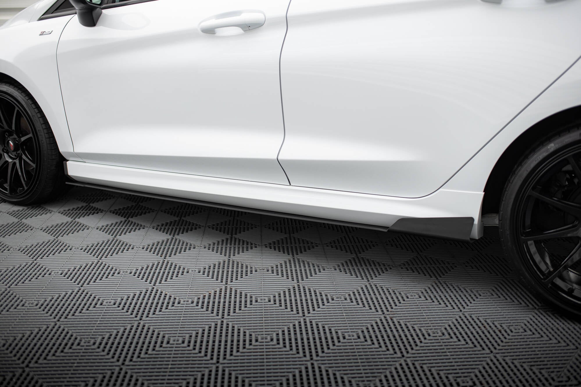 Maxton Design Racing Side Skirts Diffusers V.1 para Ford Fiesta Mk8 ST / ST-Line - imagen 3