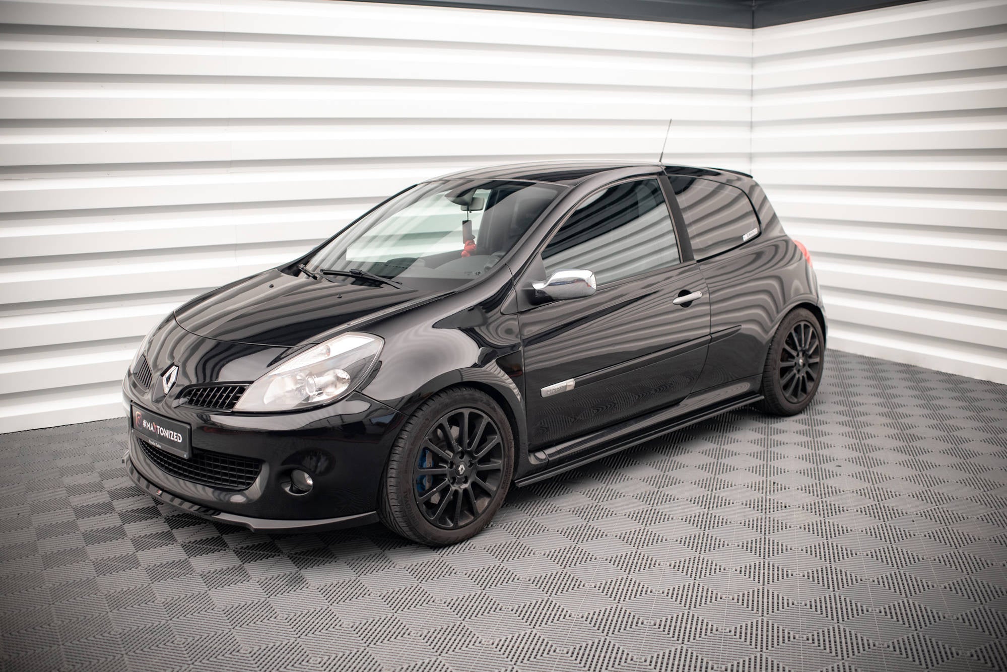 Maxton Design Difusores de taloneras laterales para Renault Clio Mk3 RS - imagen 2