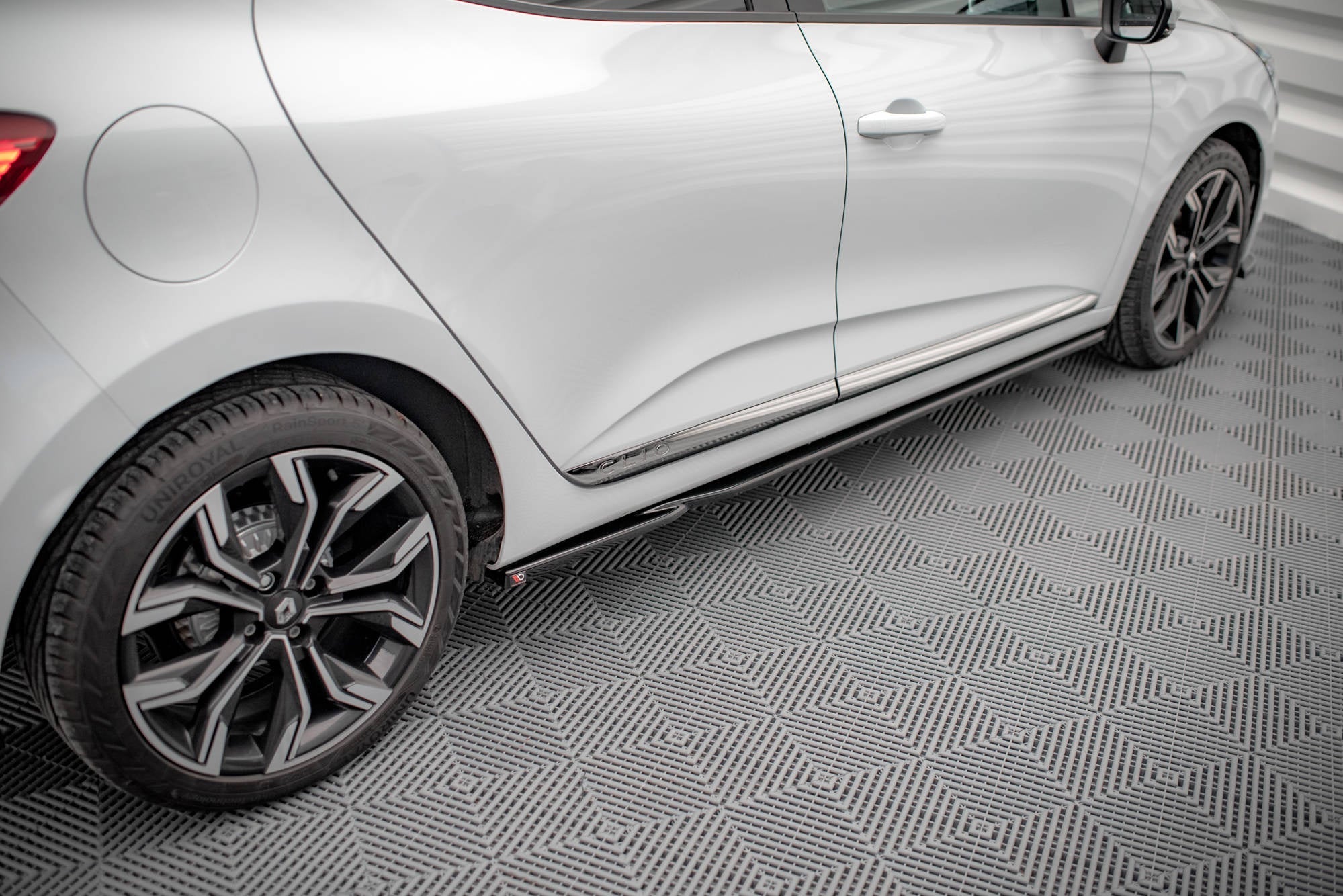 Maxton Design Difusores de taloneras laterales para Renault Clio Mk5 - imagen 3