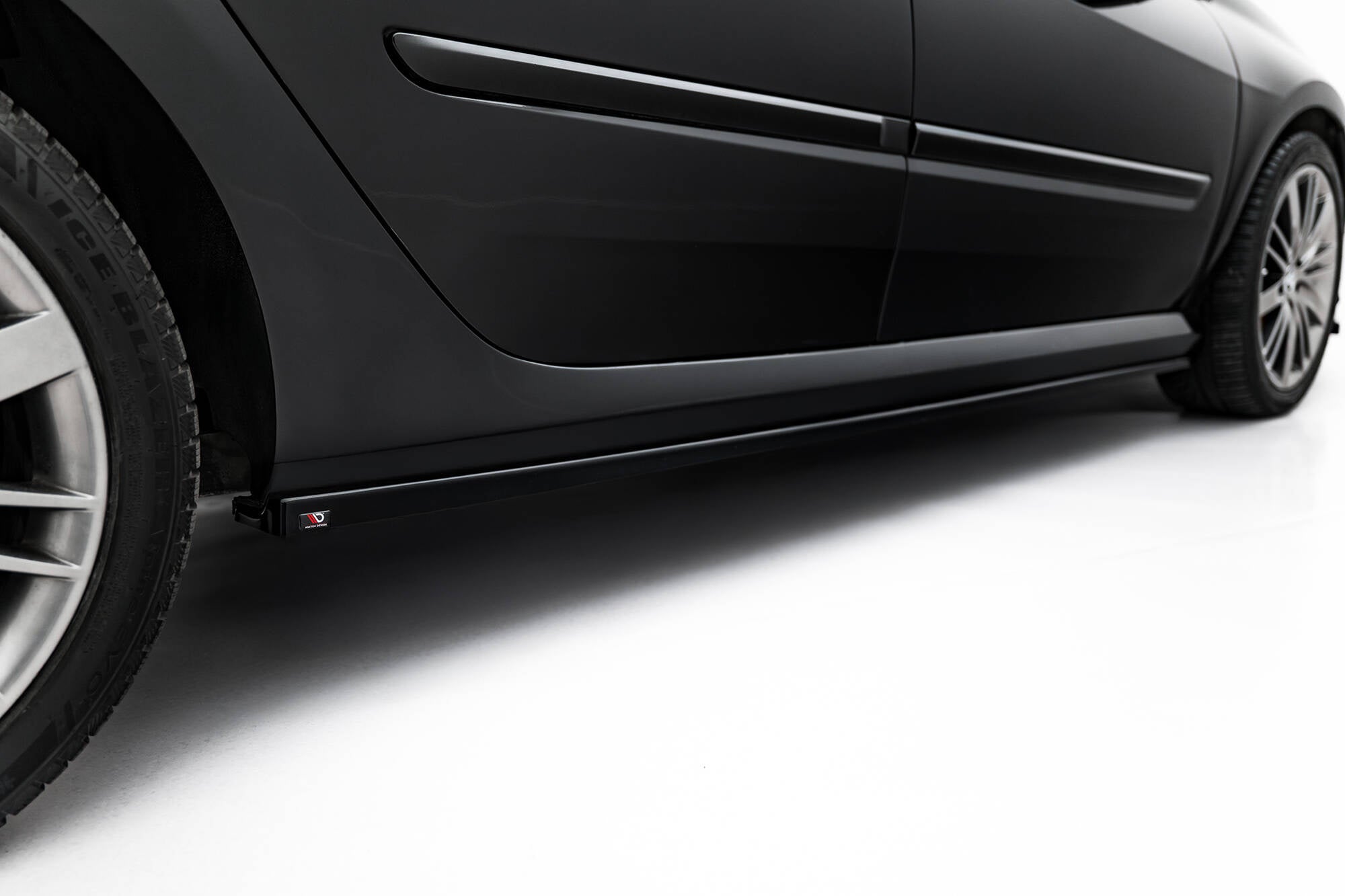 Maxton Design Difusores de taloneras laterales para Renault Laguna Hatchback GT Mk3 - imagen 3