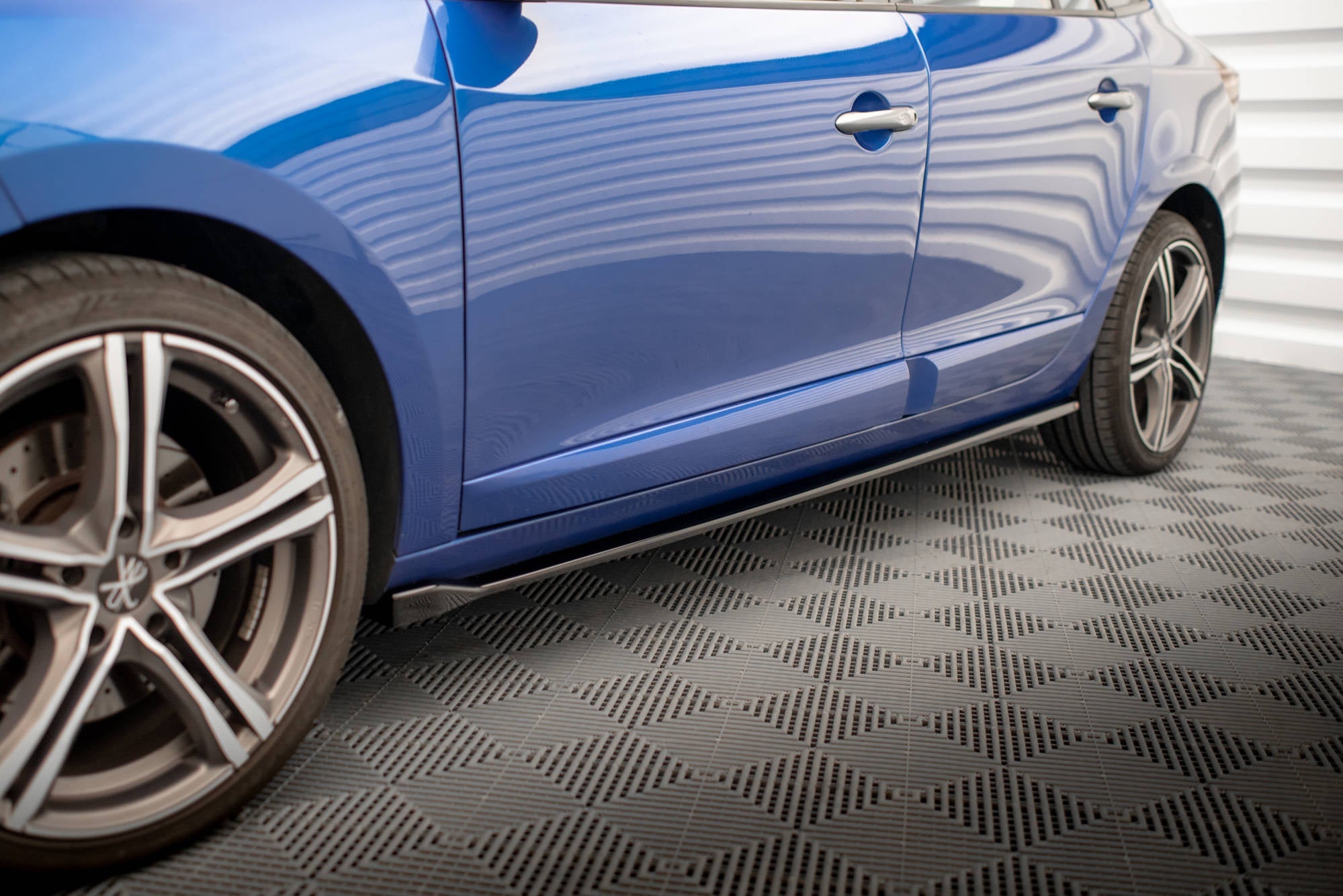Maxton Design Difusores de taloneras laterales para Renault Megane GT Line Grandtour Mk3 Facelift - imagen 1