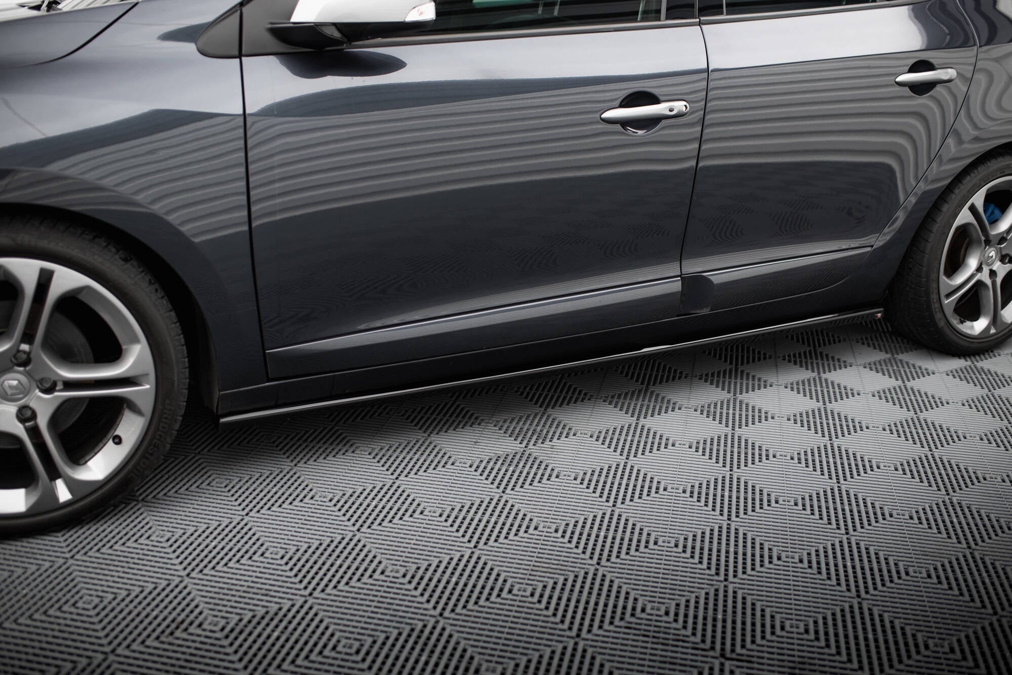 Maxton Design Difusores de taloneras laterales para Renault Megane GT Mk3 Facelift - imagen 1