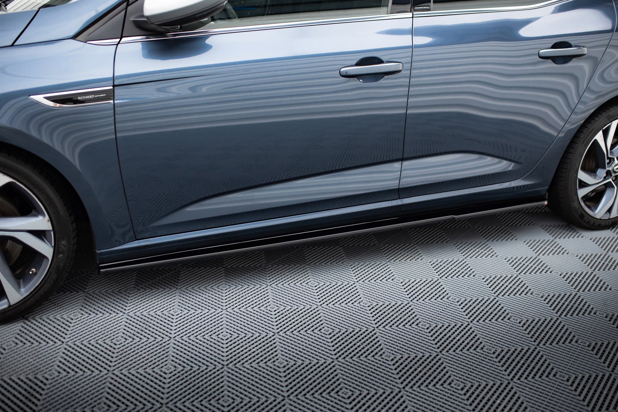 Maxton Design Difusores de taloneras laterales para Renault Megane Hatchback Mk4 - imagen 1