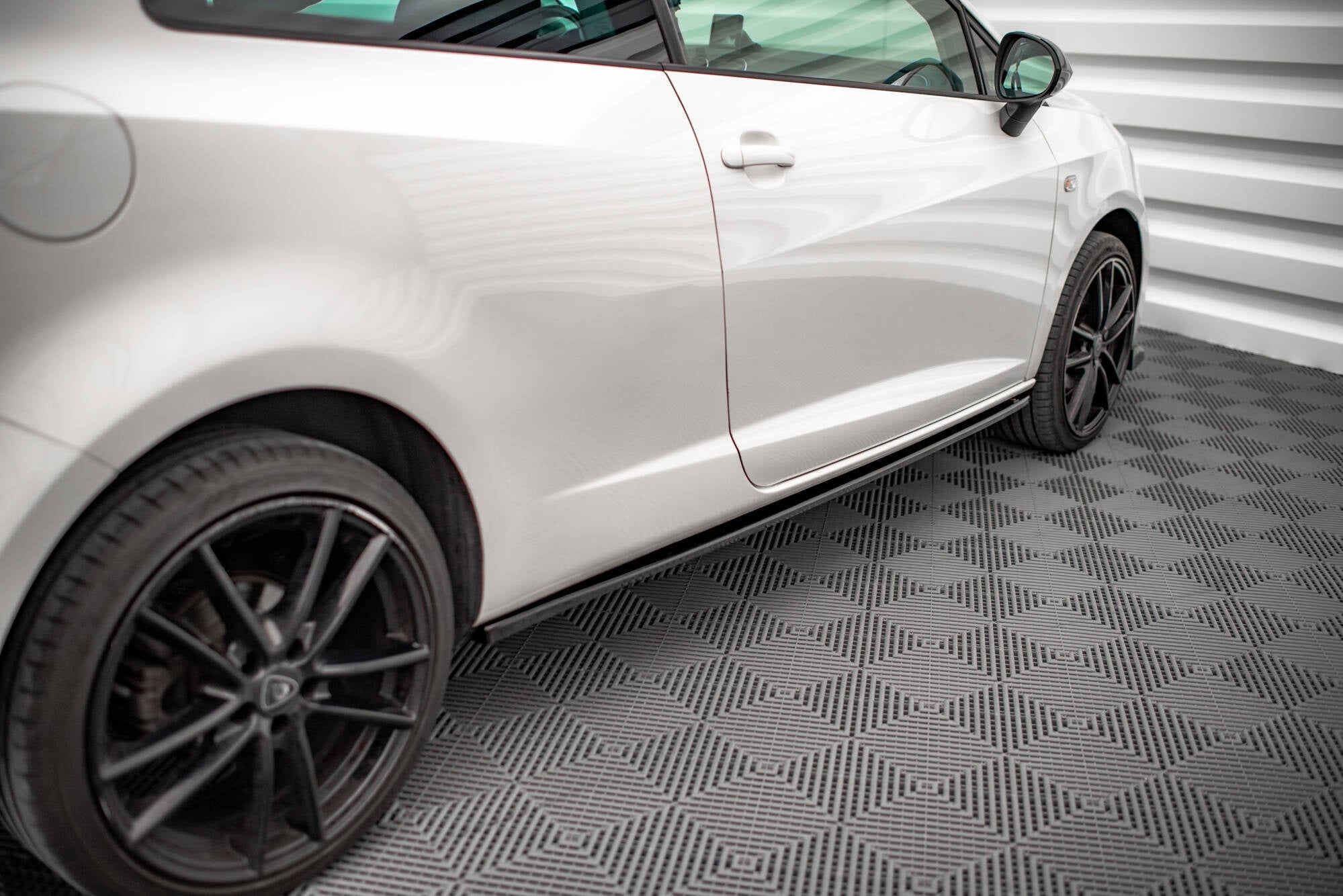 Maxton Design Difusores de taloneras laterales para Seat Ibiza FR SC Mk4 Facelift - imagen 1