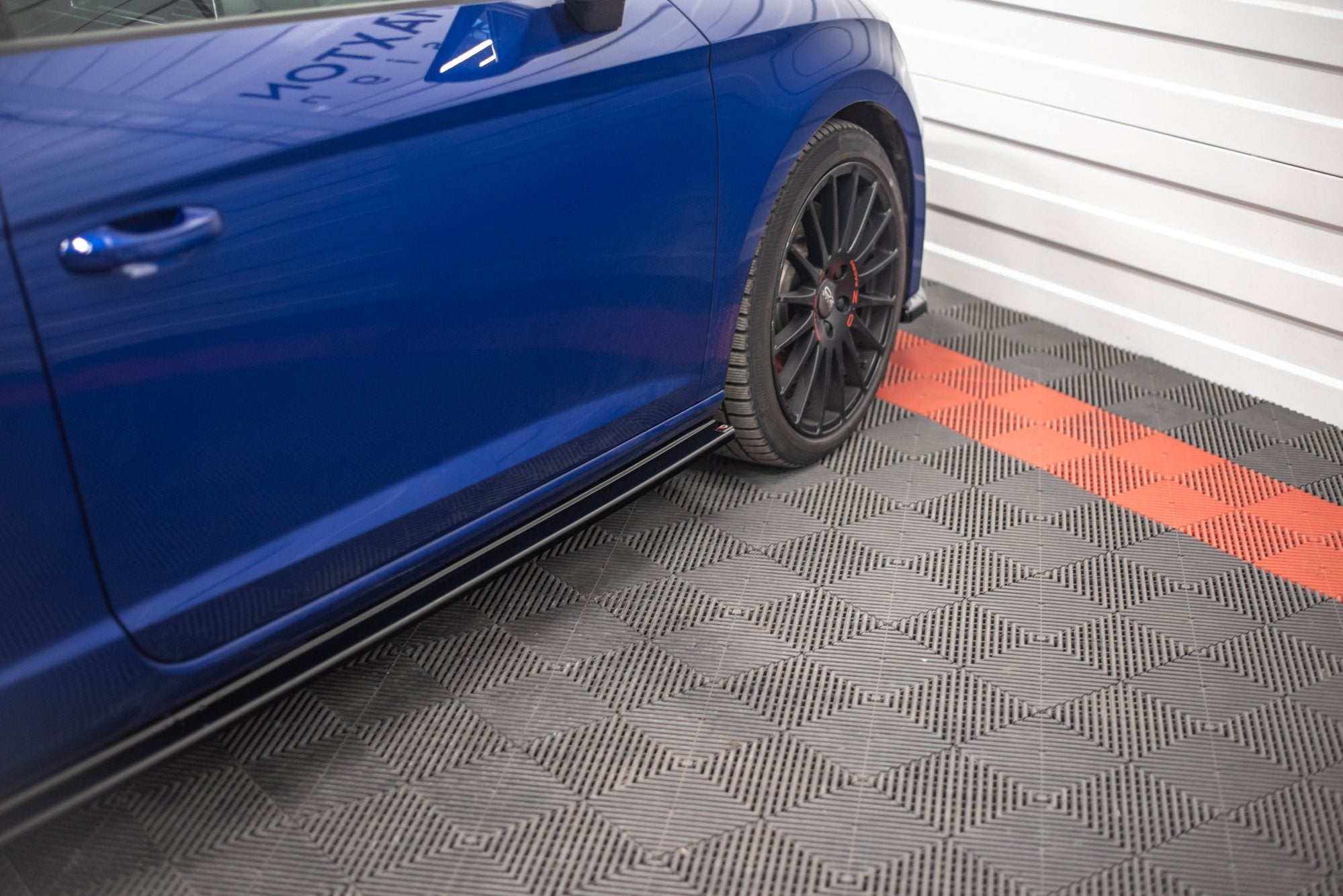 Maxton Design Difusores de taloneras laterales para Seat Leon Cupra / FR SC Mk3 / Mk3 Facelift - imagen 5