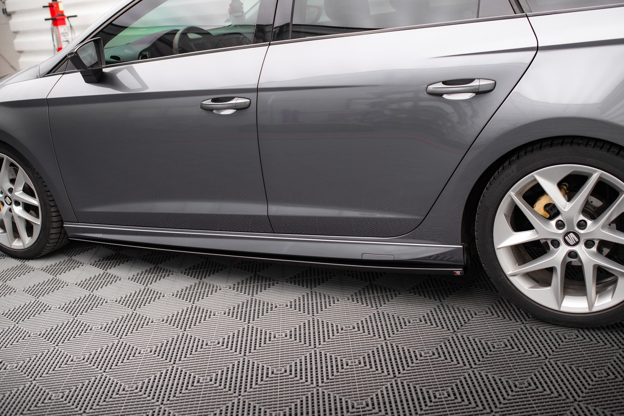 Maxton Design Difusores de taloneras laterales para Seat Leon Cupra / FR / Standard Aero Mk3 / Mk3 Facelift - imagen 3