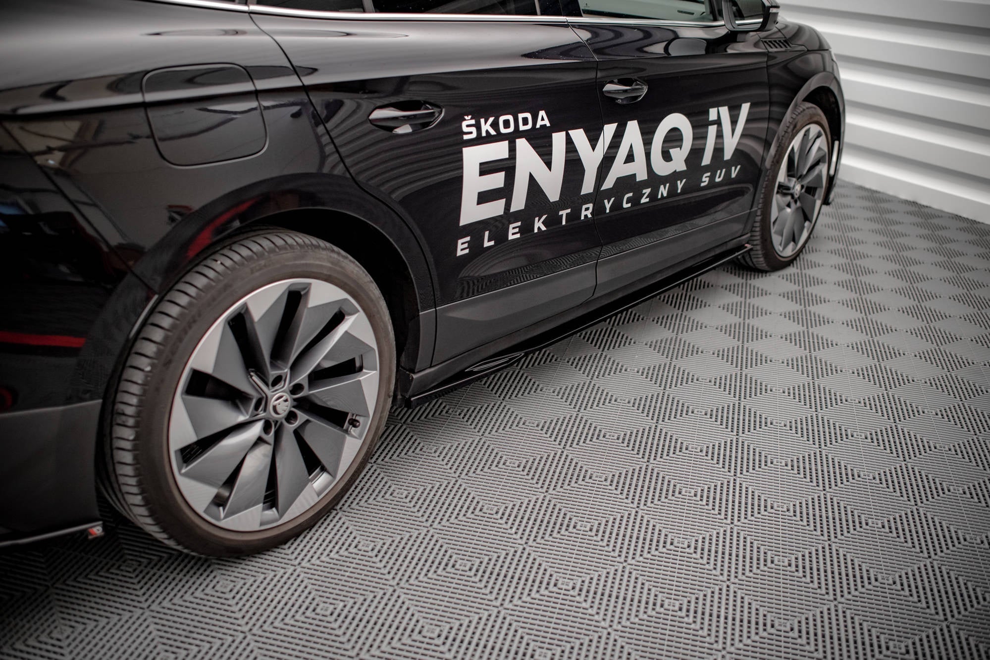 Maxton Design Difusores de taloneras laterales para Skoda Enyaq iV - imagen 2