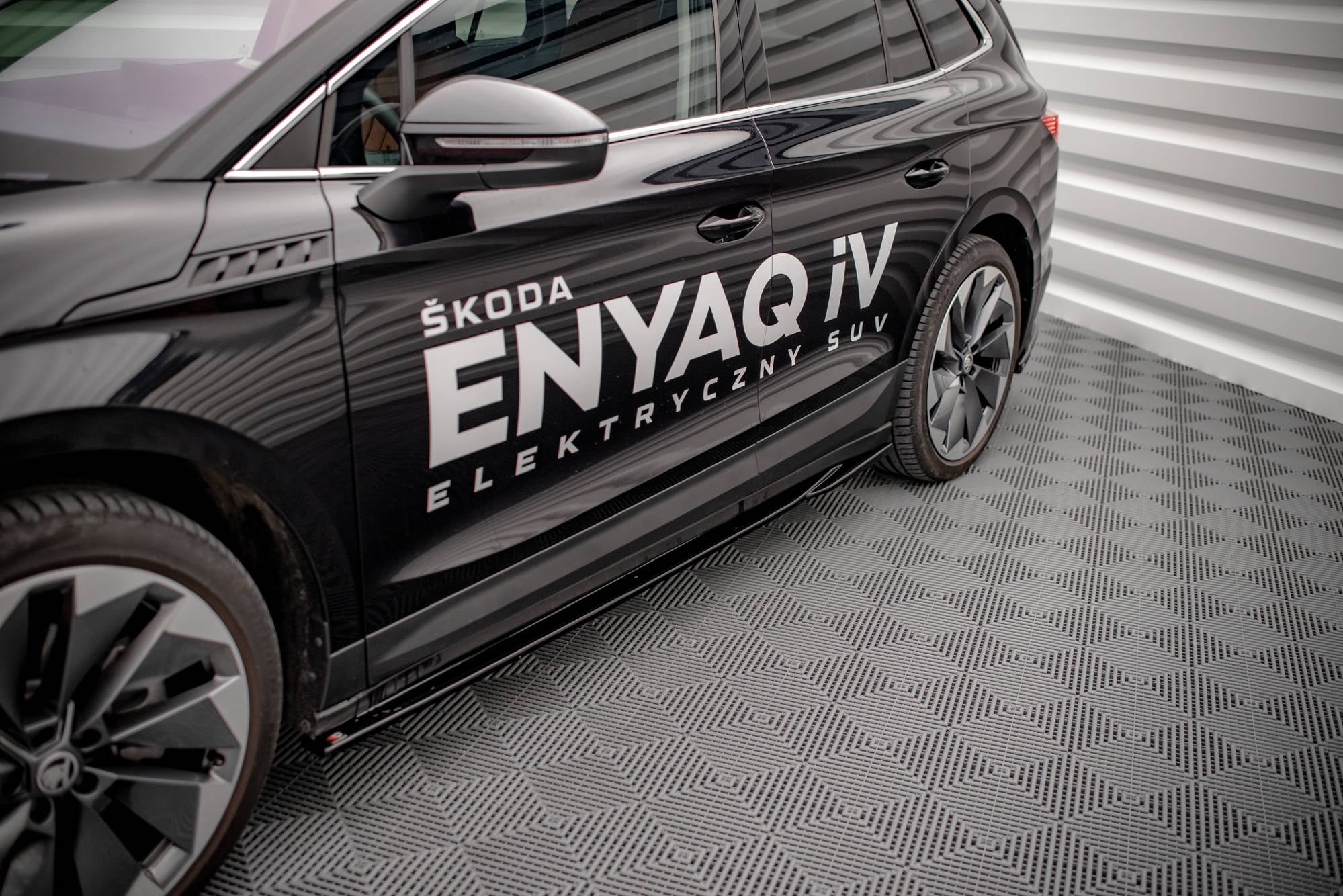 Maxton Design Difusores de taloneras laterales para Skoda Enyaq iV - imagen 1
