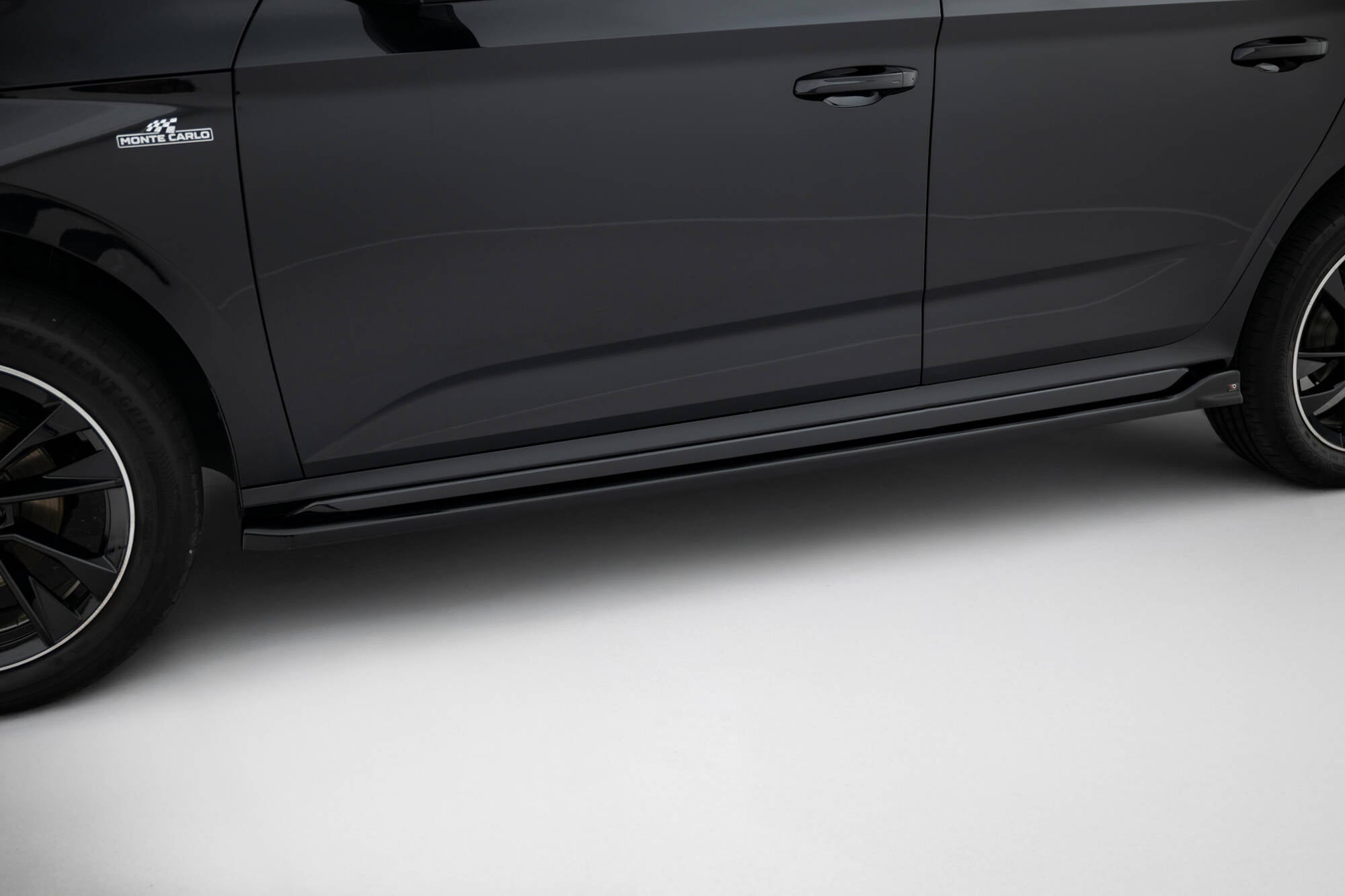 Maxton Design Difusores de taloneras laterales para Skoda Kamiq Monte Carlo Mk1 Facelift - imagen 1