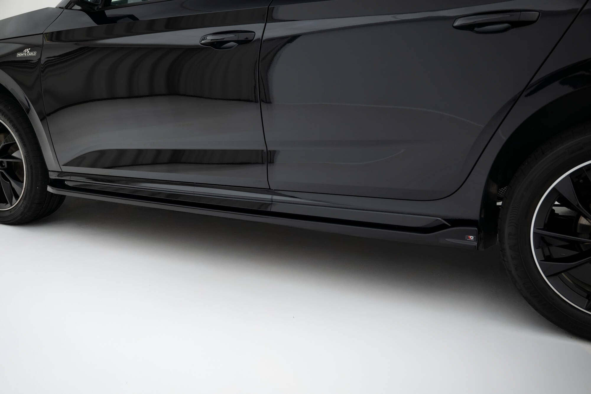 Maxton Design Difusores de taloneras laterales para Skoda Kamiq Monte Carlo Mk1 Facelift - imagen 3