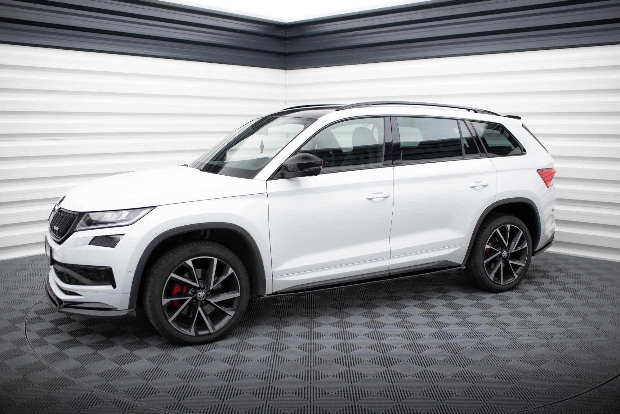 Maxton Design Difusores de taloneras laterales para Skoda Kodiaq Sportline/RS Mk1 / Mk1 Facelift - imagen 2