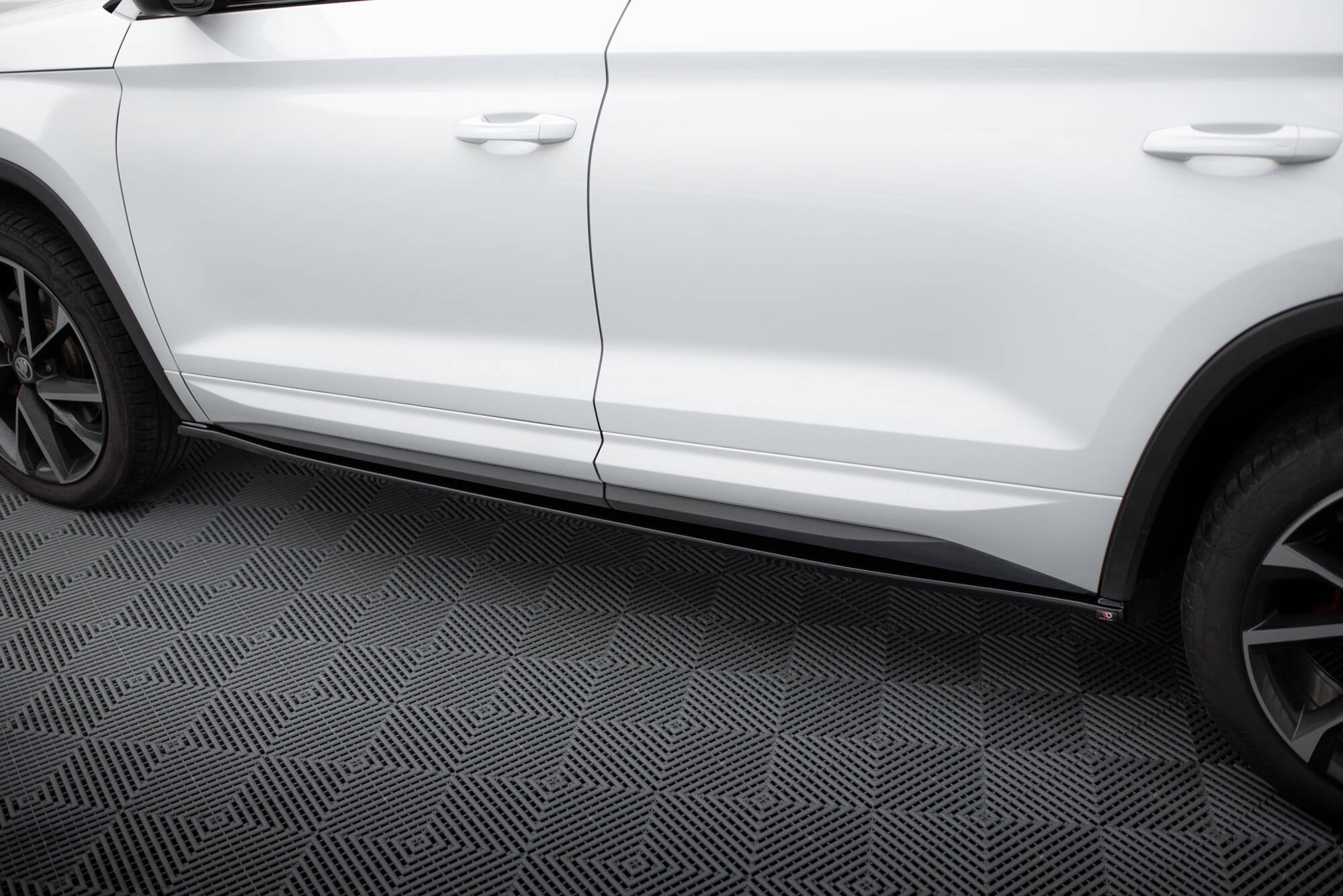 Maxton Design Difusores de taloneras laterales para Skoda Kodiaq Sportline/RS Mk1 / Mk1 Facelift - imagen 3