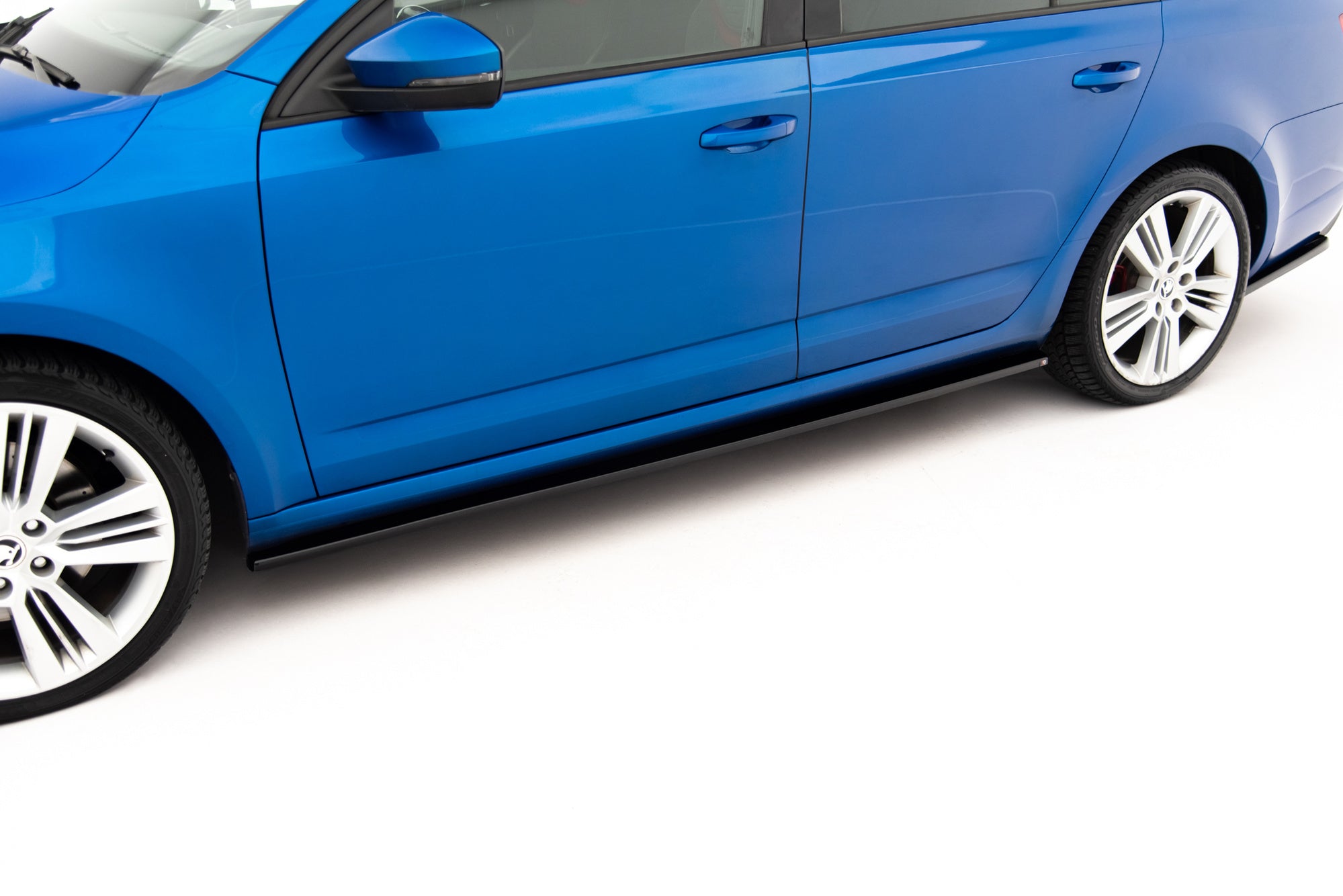 Maxton Design Difusores de taloneras laterales para Skoda Octavia RS Hatchback / Combi Mk3 / Mk3 Facelift - imagen 1