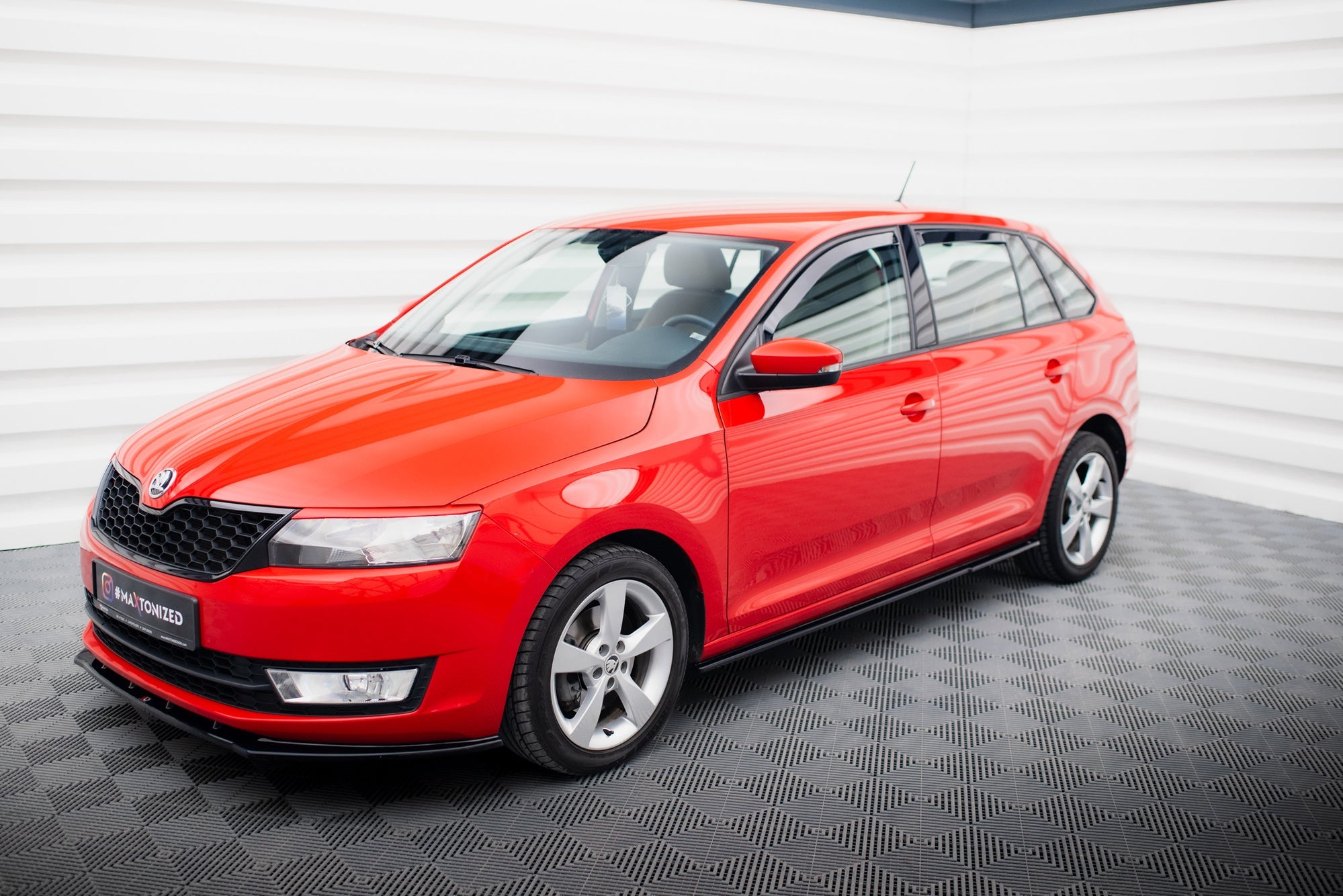 Maxton Design Difusores de taloneras laterales para Skoda Rapid - imagen 3