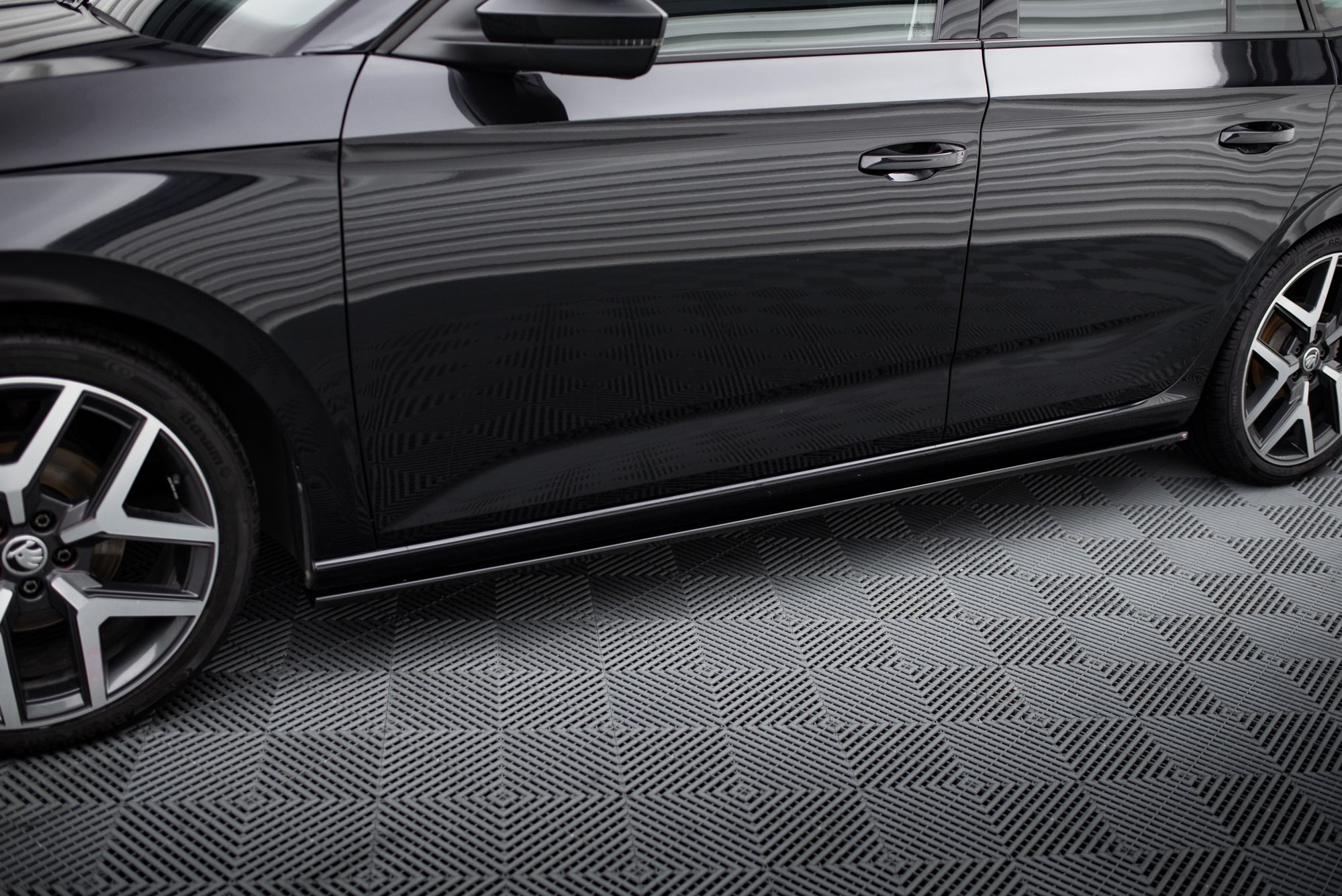 Maxton Design Difusores de taloneras laterales para Skoda Scala - imagen 1