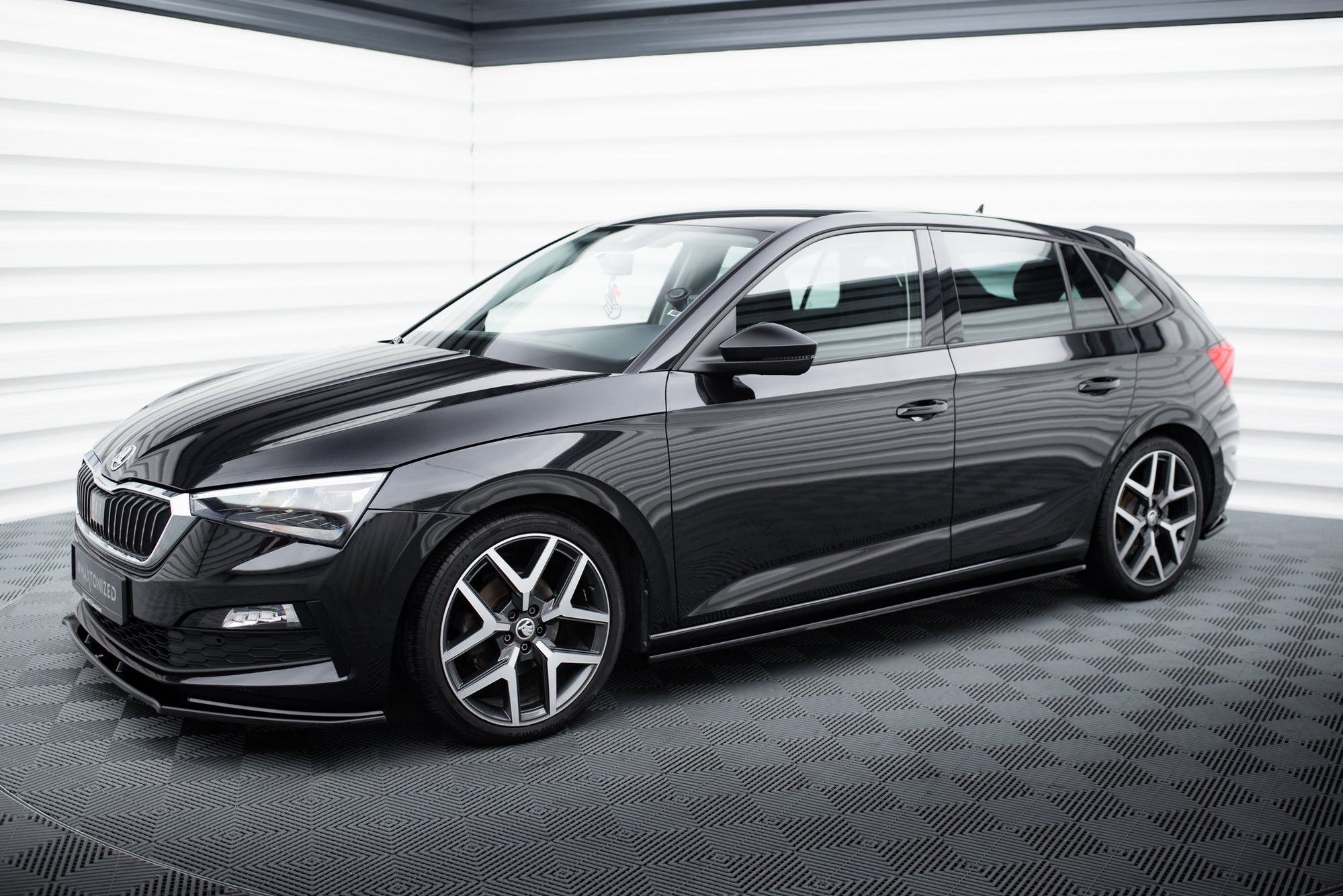 Maxton Design Difusores de taloneras laterales para Skoda Scala - imagen 2