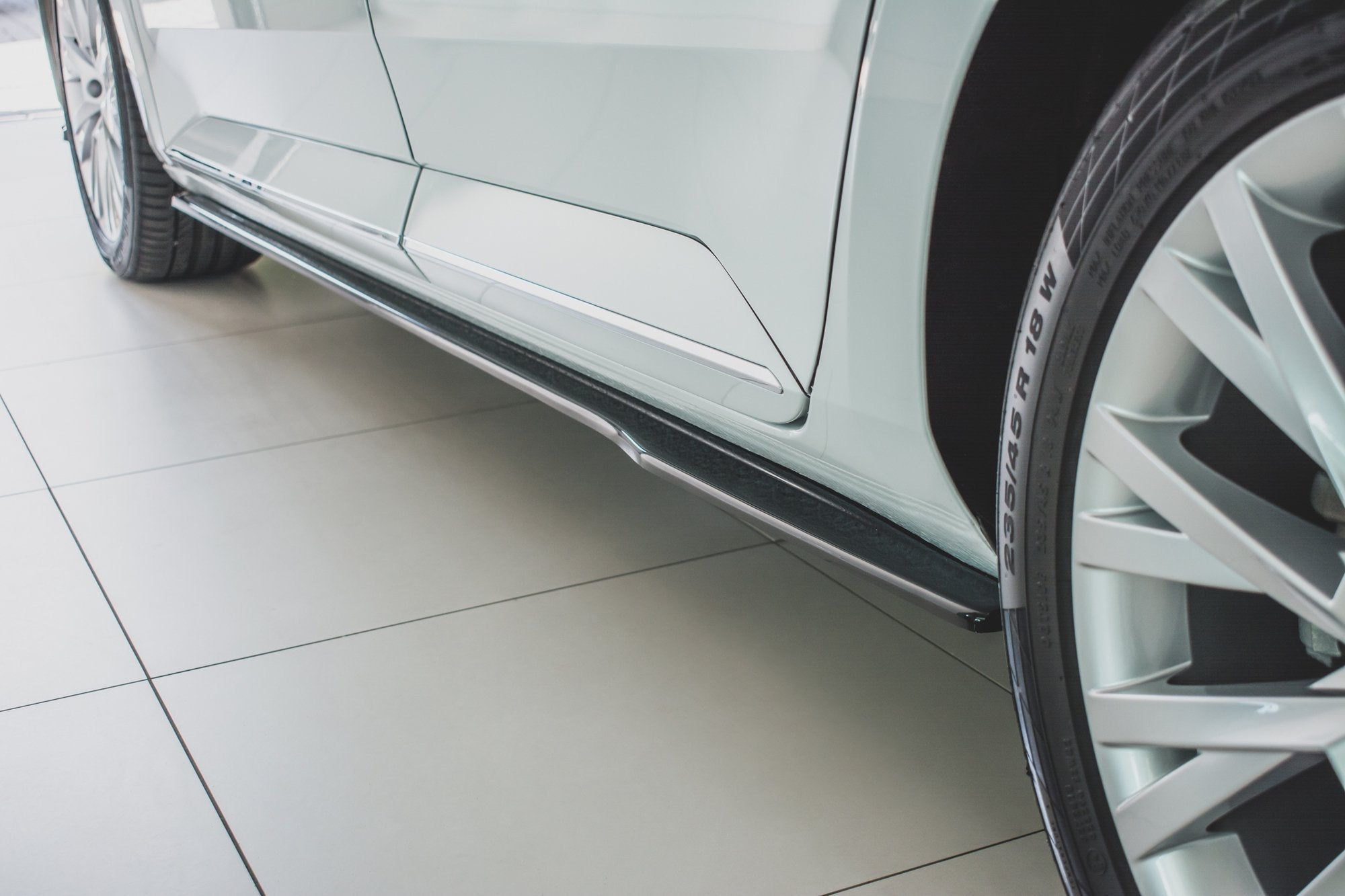 Maxton Design Difusores de taloneras laterales para Skoda Superb Liftback / Combi Mk3 Facelift - imagen 1