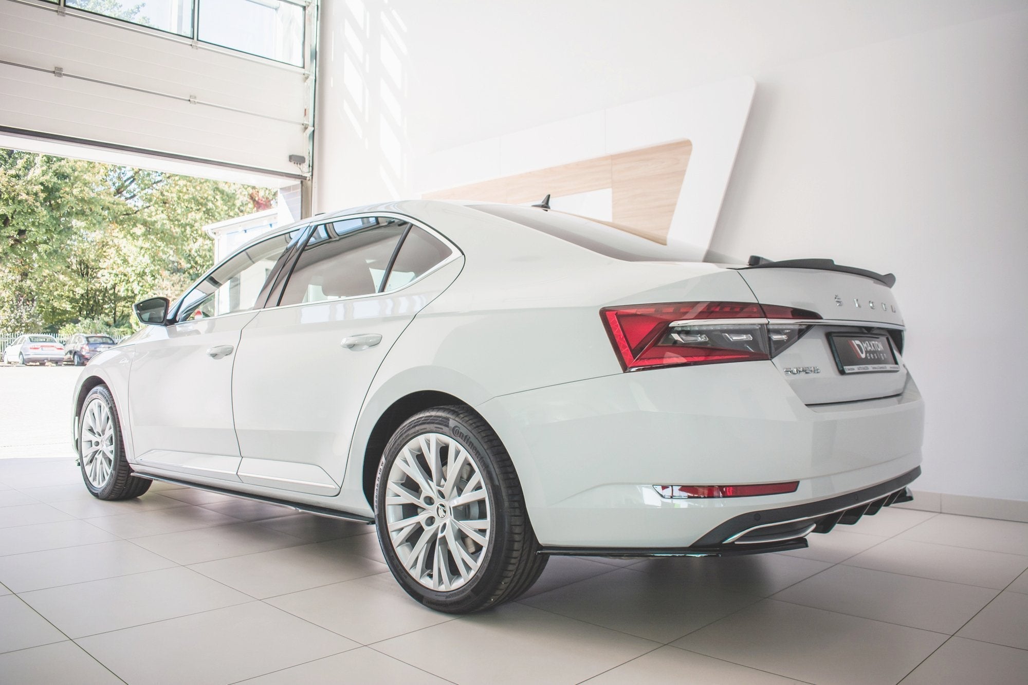 Maxton Design Difusores de taloneras laterales para Skoda Superb Liftback / Combi Mk3 Facelift - imagen 3