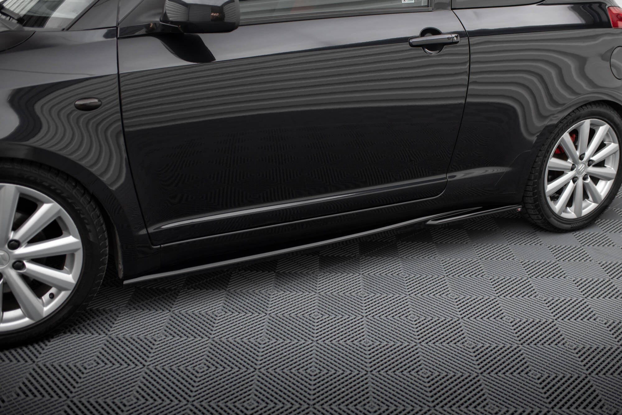 Maxton Design Difusores de taloneras laterales para Suzuki Swift Sport Mk4 - imagen 1