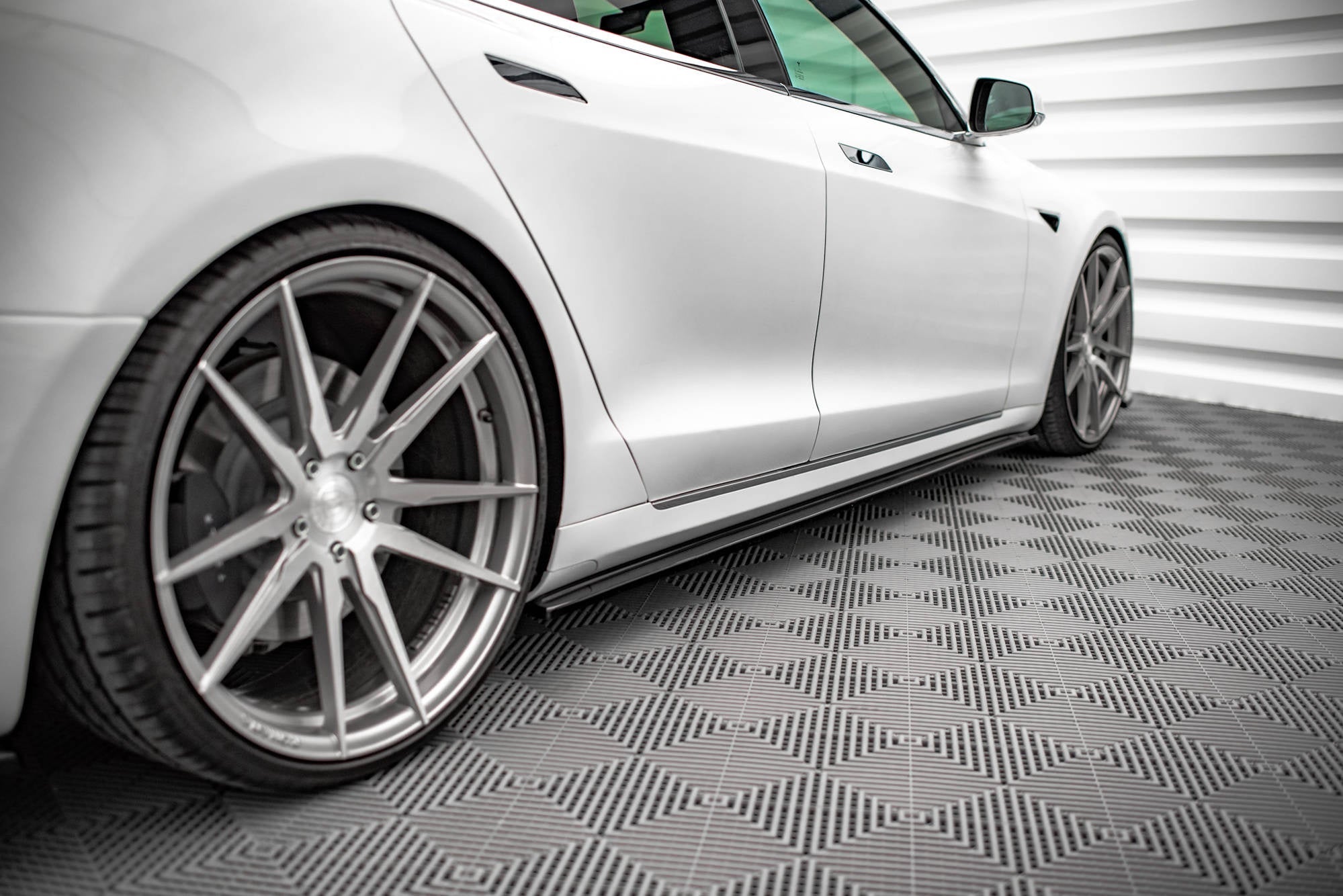 Maxton Design Difusores de taloneras laterales para Tesla Model S Facelift - imagen 1