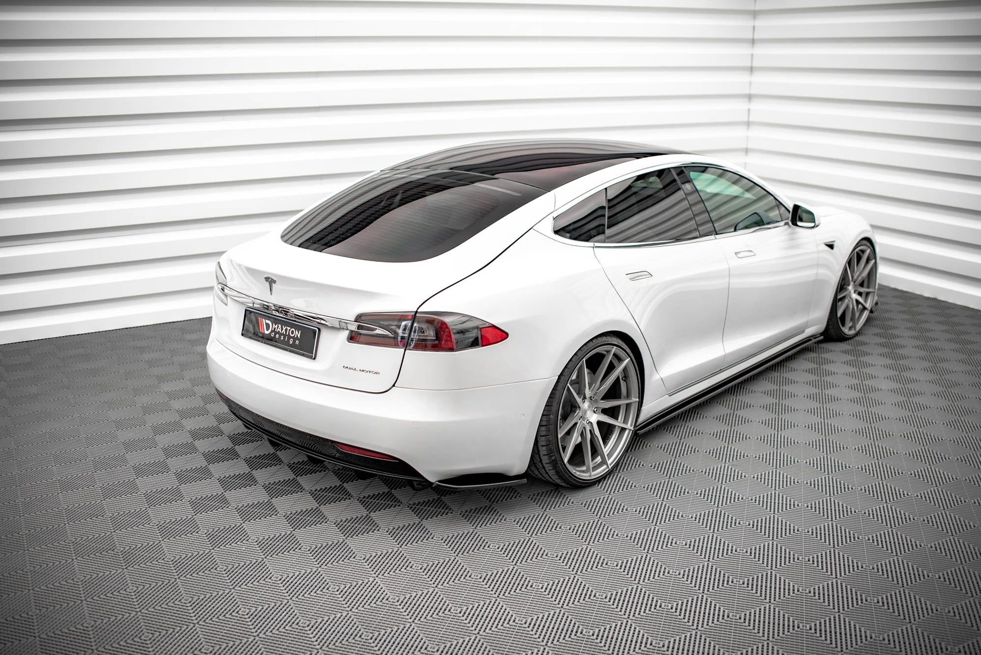 Maxton Design Difusores de taloneras laterales para Tesla Model S Facelift - imagen 2
