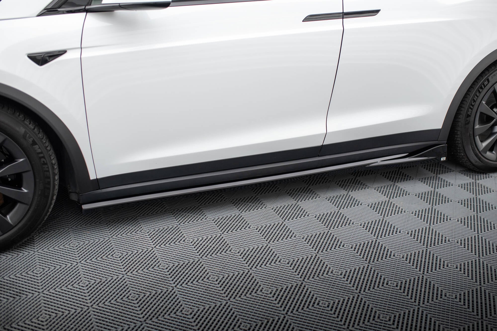 Maxton Design Difusores de taloneras laterales para Tesla Model X Mk1 Facelift - imagen 1