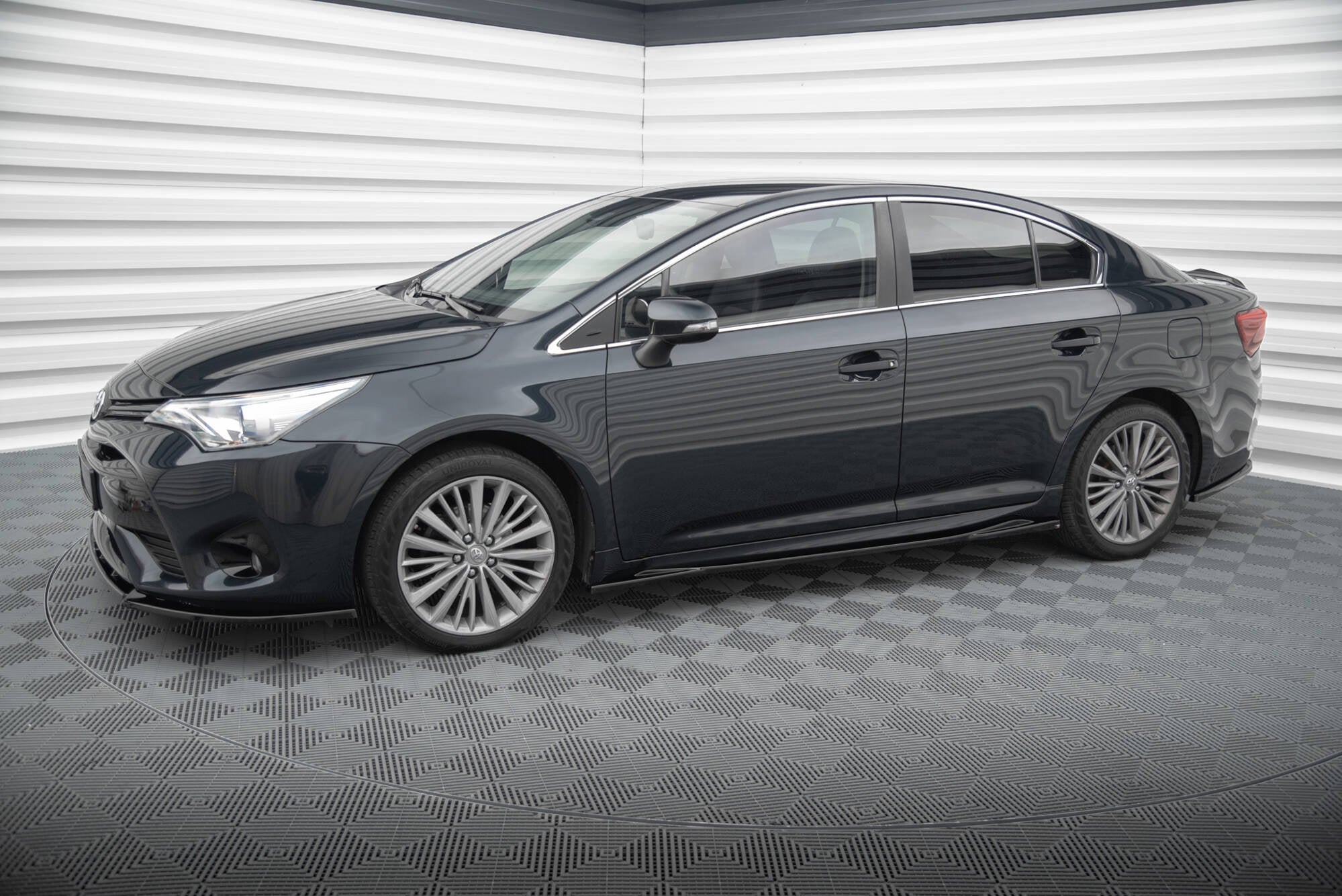 Maxton Design Difusores de taloneras laterales para Toyota Avensis Mk3 Facelift - imagen 2