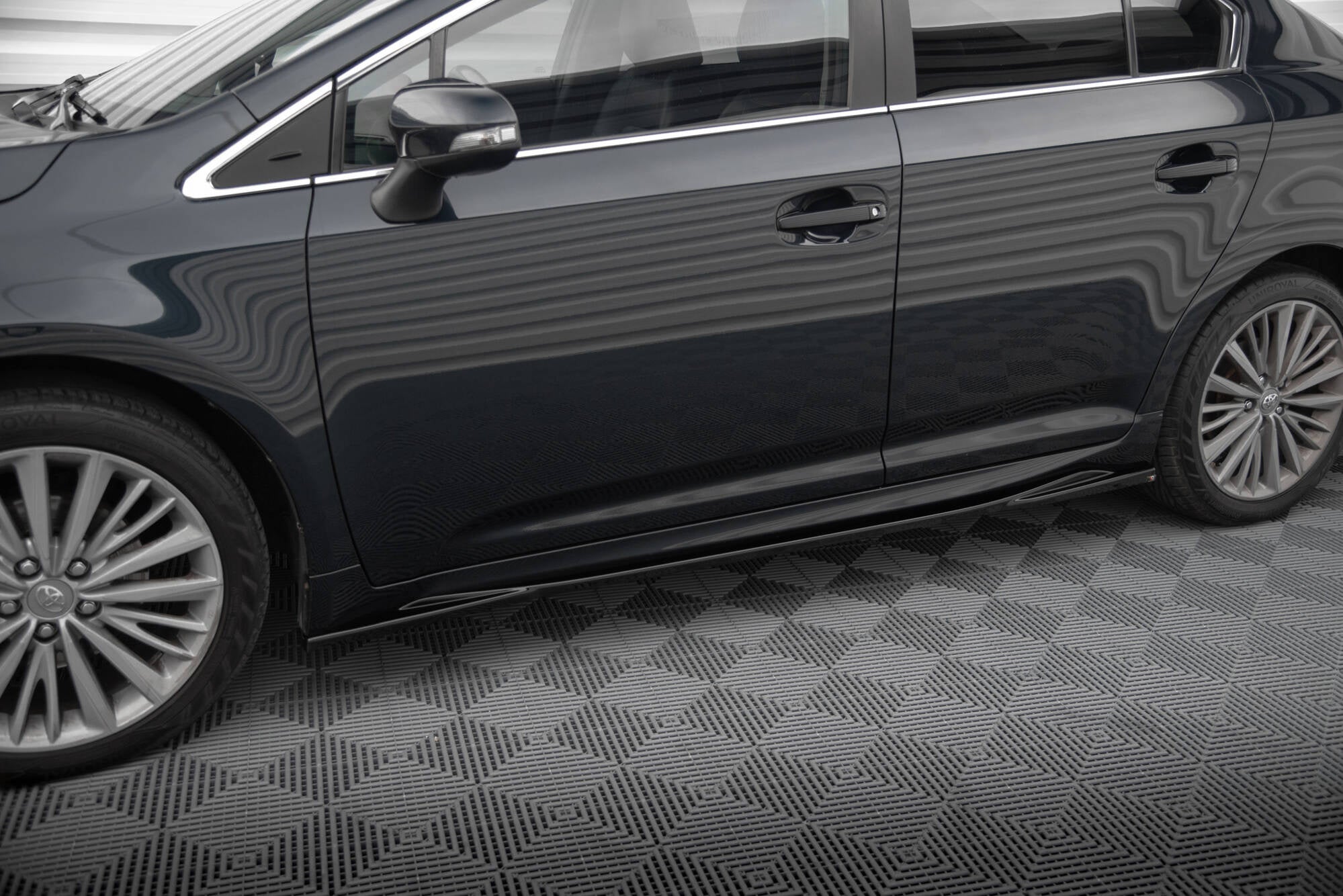 Maxton Design Difusores de taloneras laterales para Toyota Avensis Mk3 Facelift - imagen 1