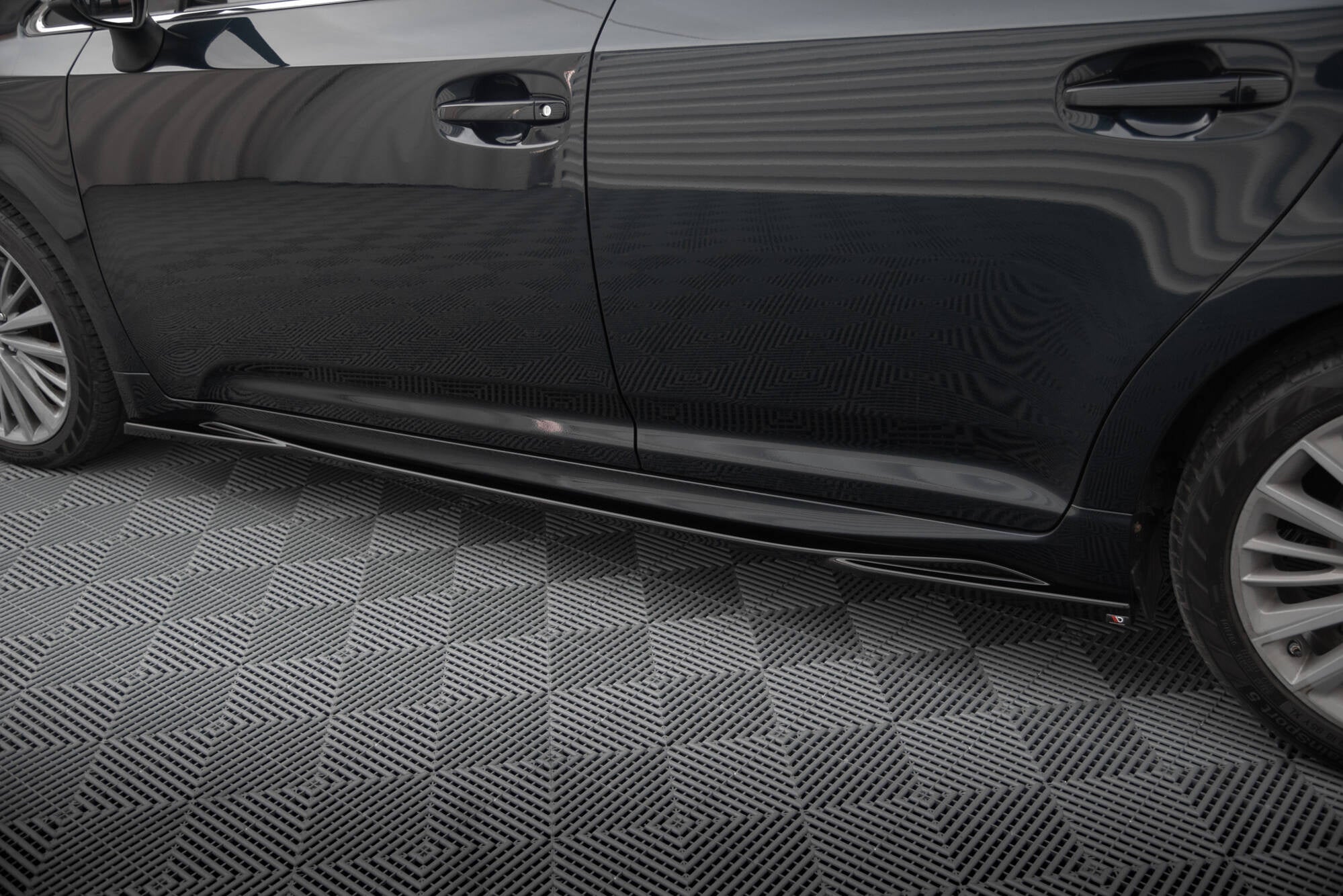 Maxton Design Difusores de taloneras laterales para Toyota Avensis Mk3 Facelift - imagen 3