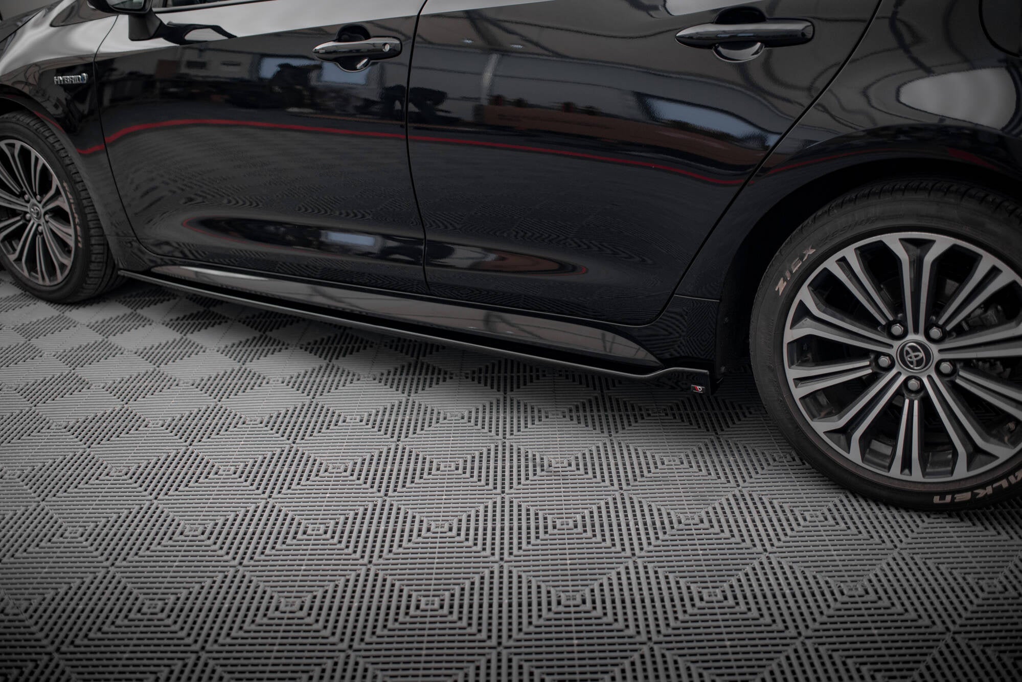 Maxton Design Difusores de taloneras laterales para Toyota Corolla Mk12 Hatchback - imagen 3