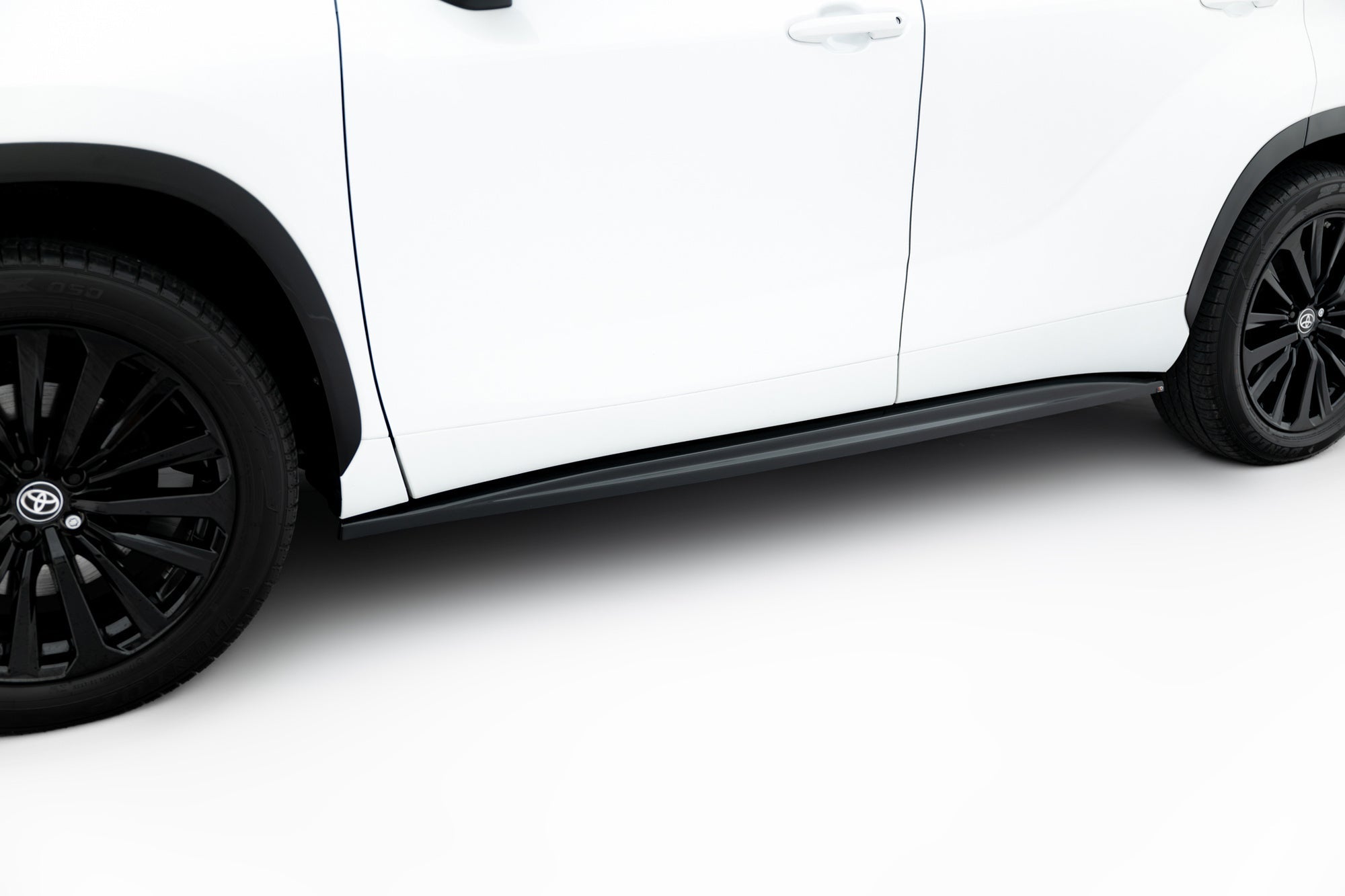 Maxton Design Difusores de taloneras laterales para Toyota Highlander Mk4 - imagen 1