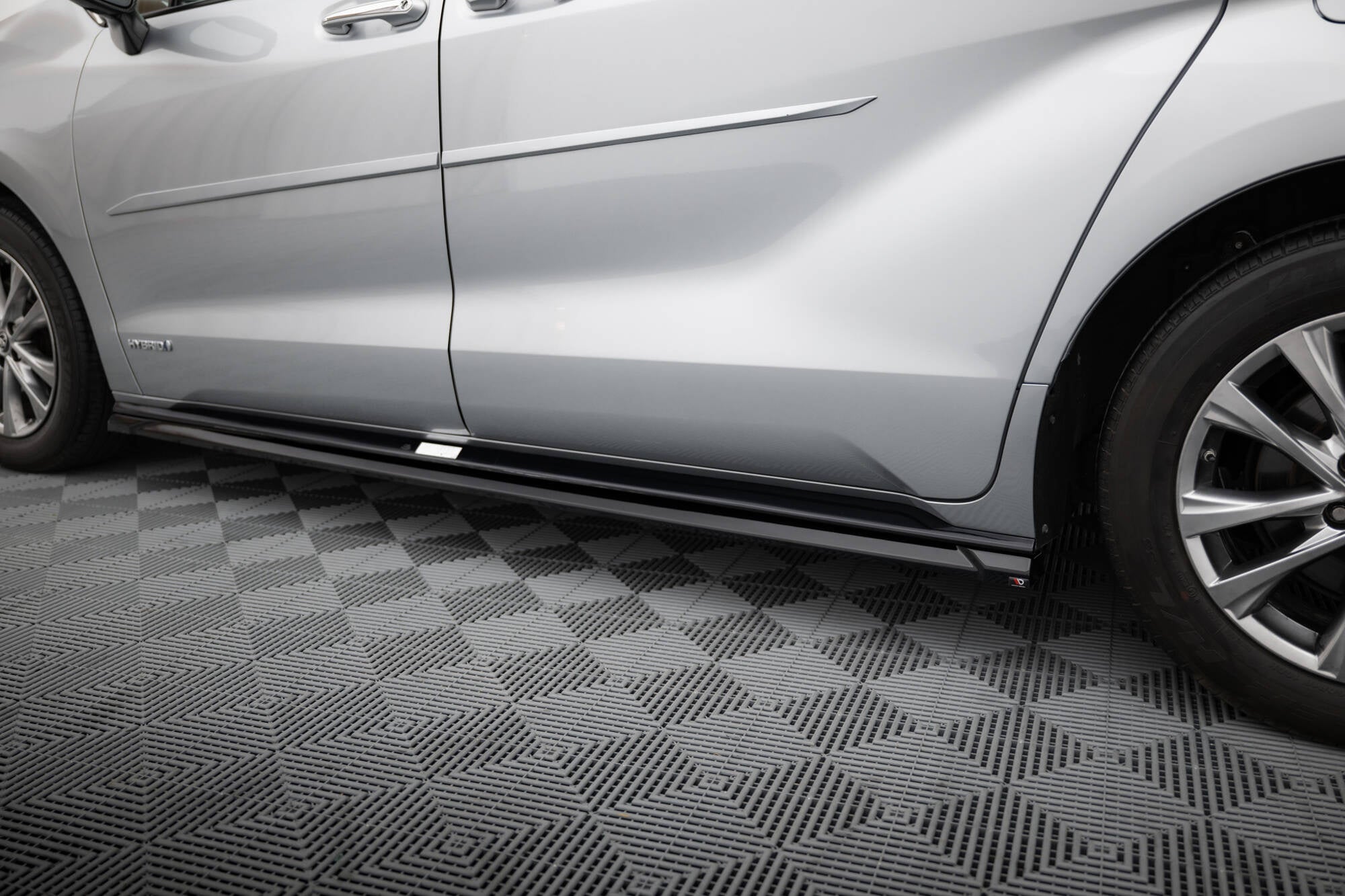 Maxton Design Difusores de taloneras laterales para Toyota Sienna Mk4 - imagen 3