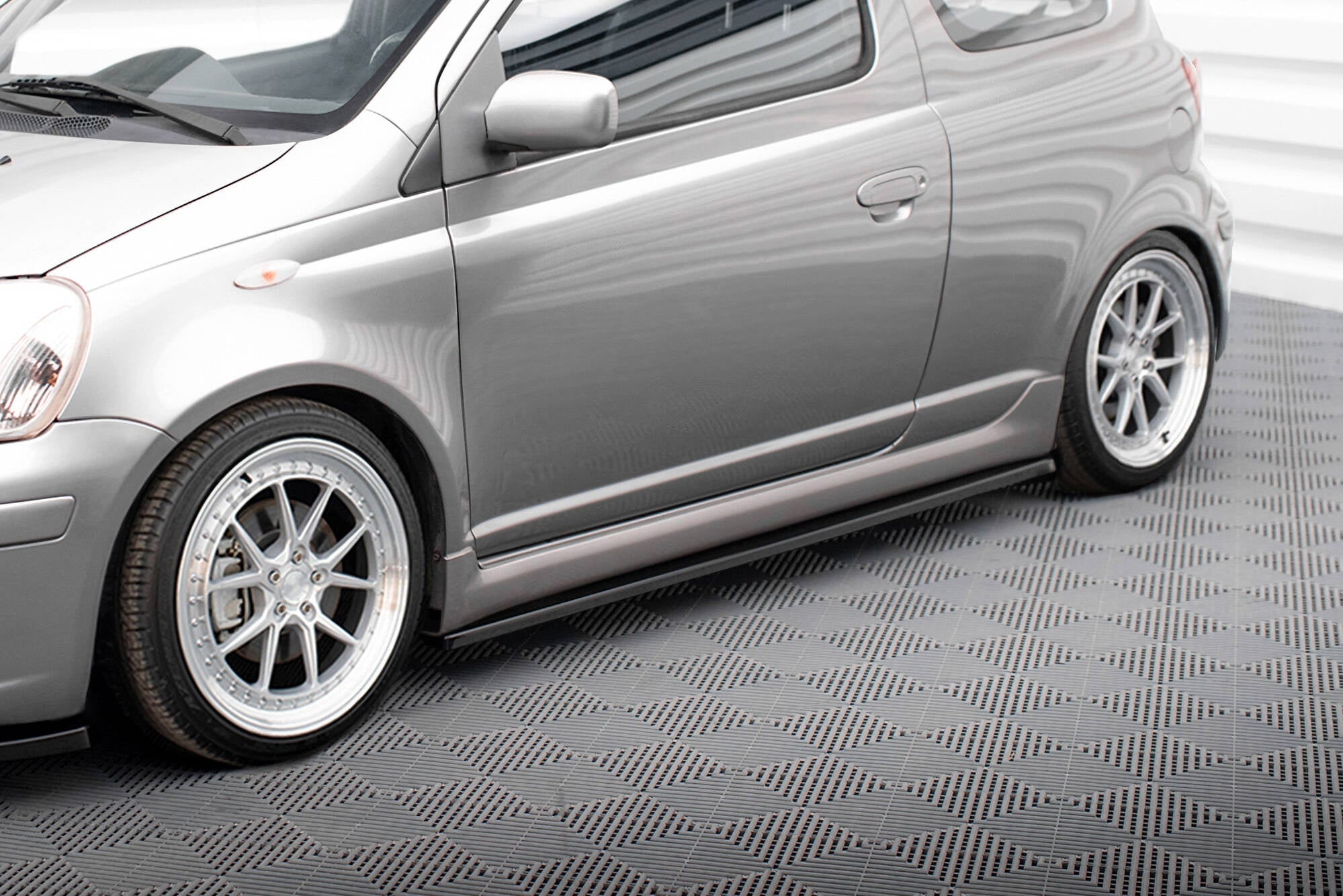 Maxton Design Difusores de taloneras laterales para Toyota Yaris T-Sport Mk1 Facelift - imagen 1