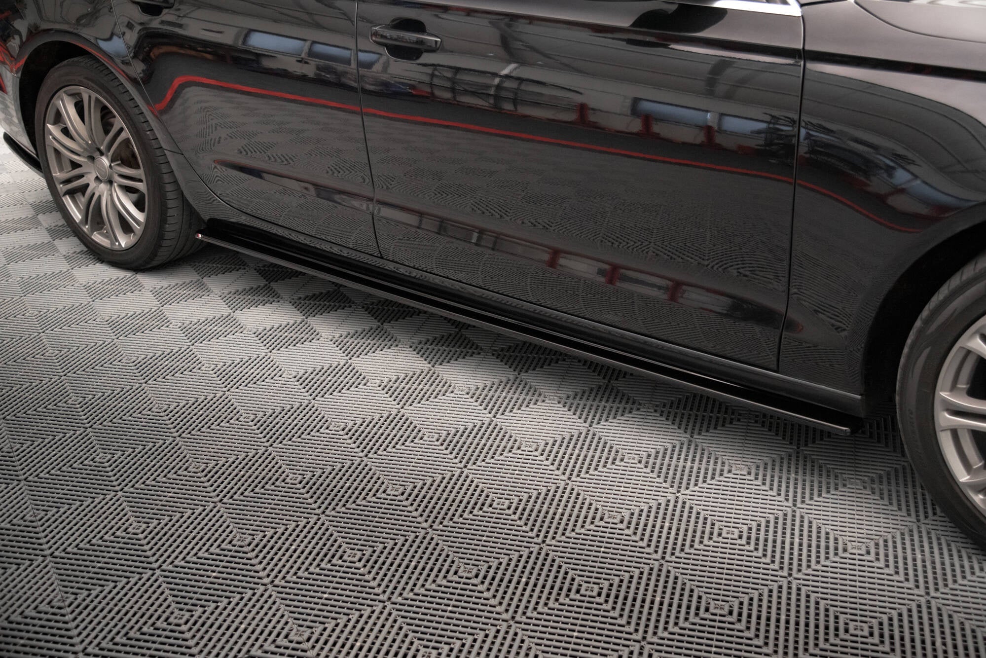 Maxton Design Difusores de taloneras laterales V.1 para Audi A6 C7 - imagen 2