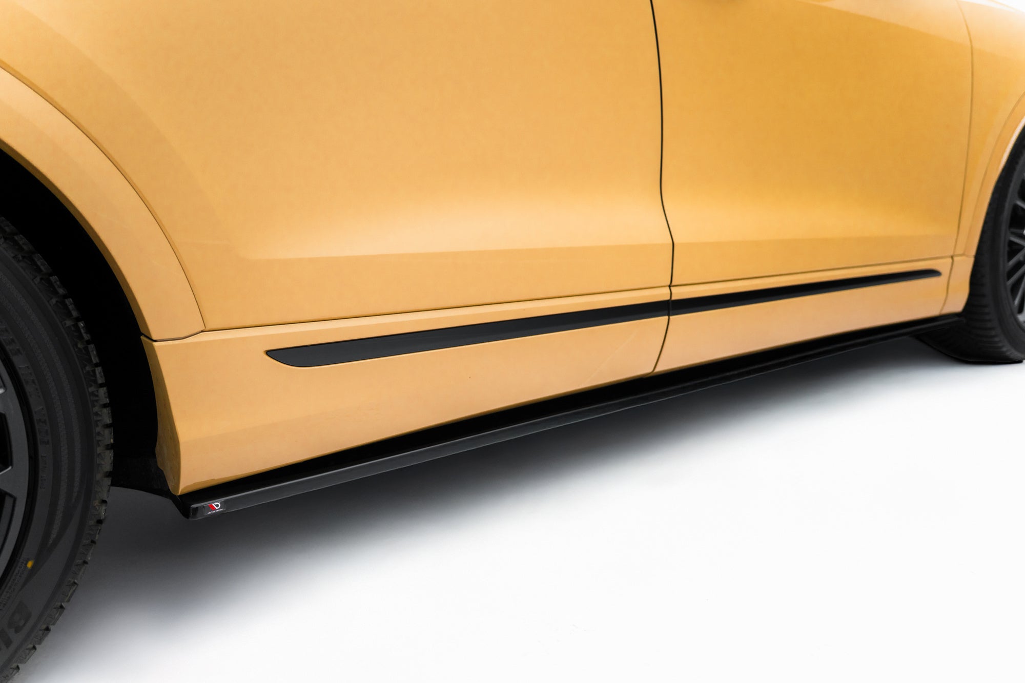 Maxton Design Difusores de taloneras laterales V.1 para Audi Q8 S-line / SQ8 Mk1 Facelift - imagen 1