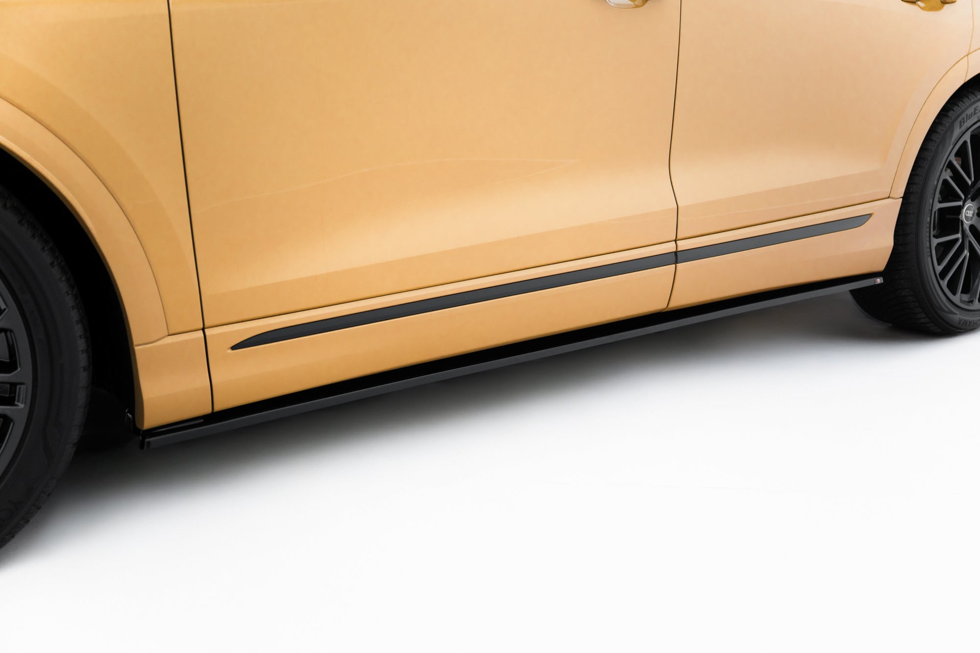 Maxton Design Difusores de taloneras laterales V.1 para Audi Q8 S-line / SQ8 Mk1 Facelift - imagen 3