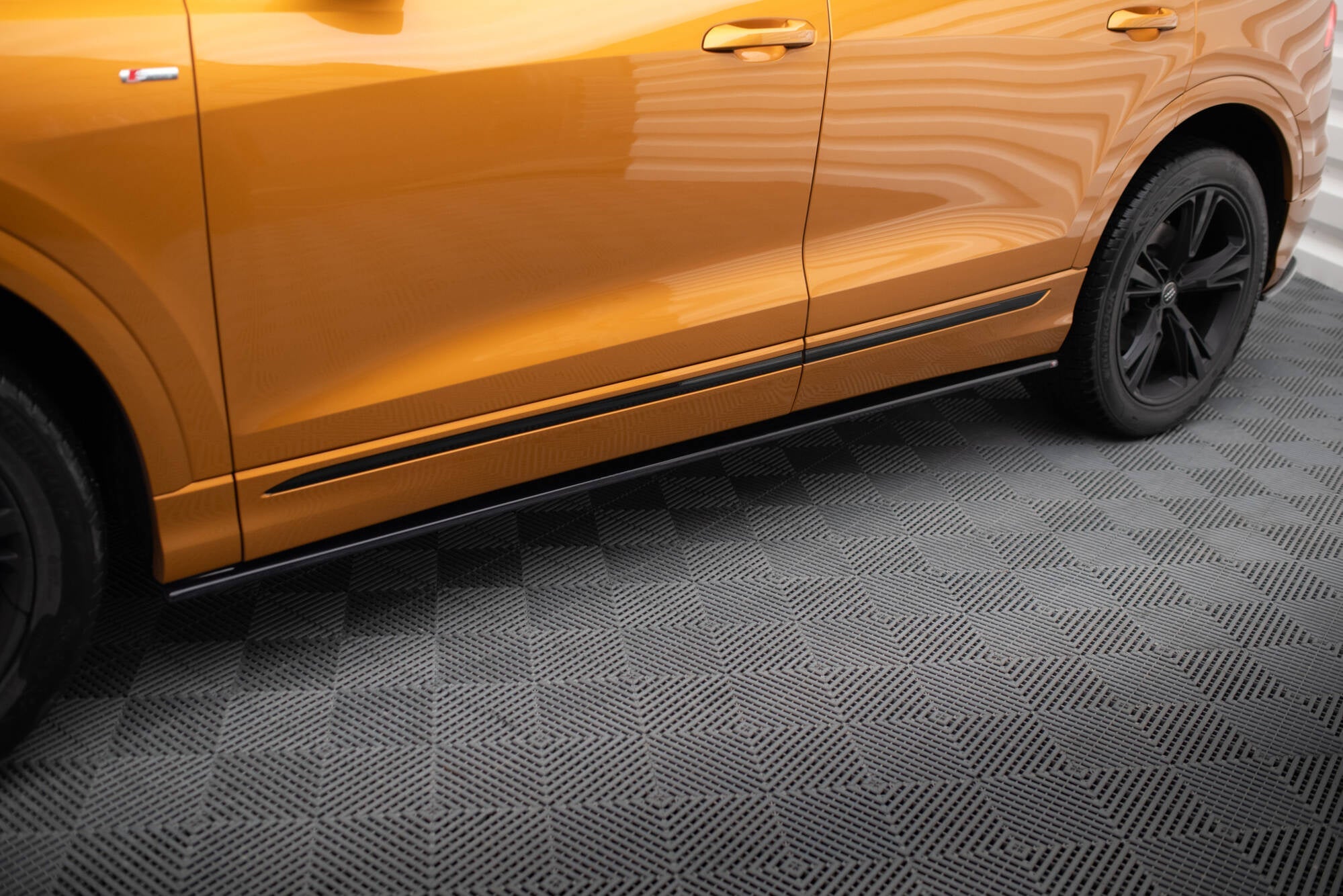 Maxton Design Difusores de taloneras laterales V.1 para Audi Q8 / Q8 S-line / SQ8 Mk1 - imagen 1