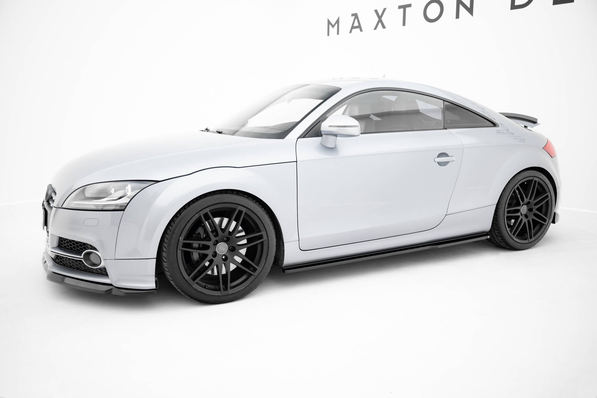 Maxton Design Difusores de taloneras laterales V.1 para Audi TT S / TT S-Line 8J Facelift - imagen 3