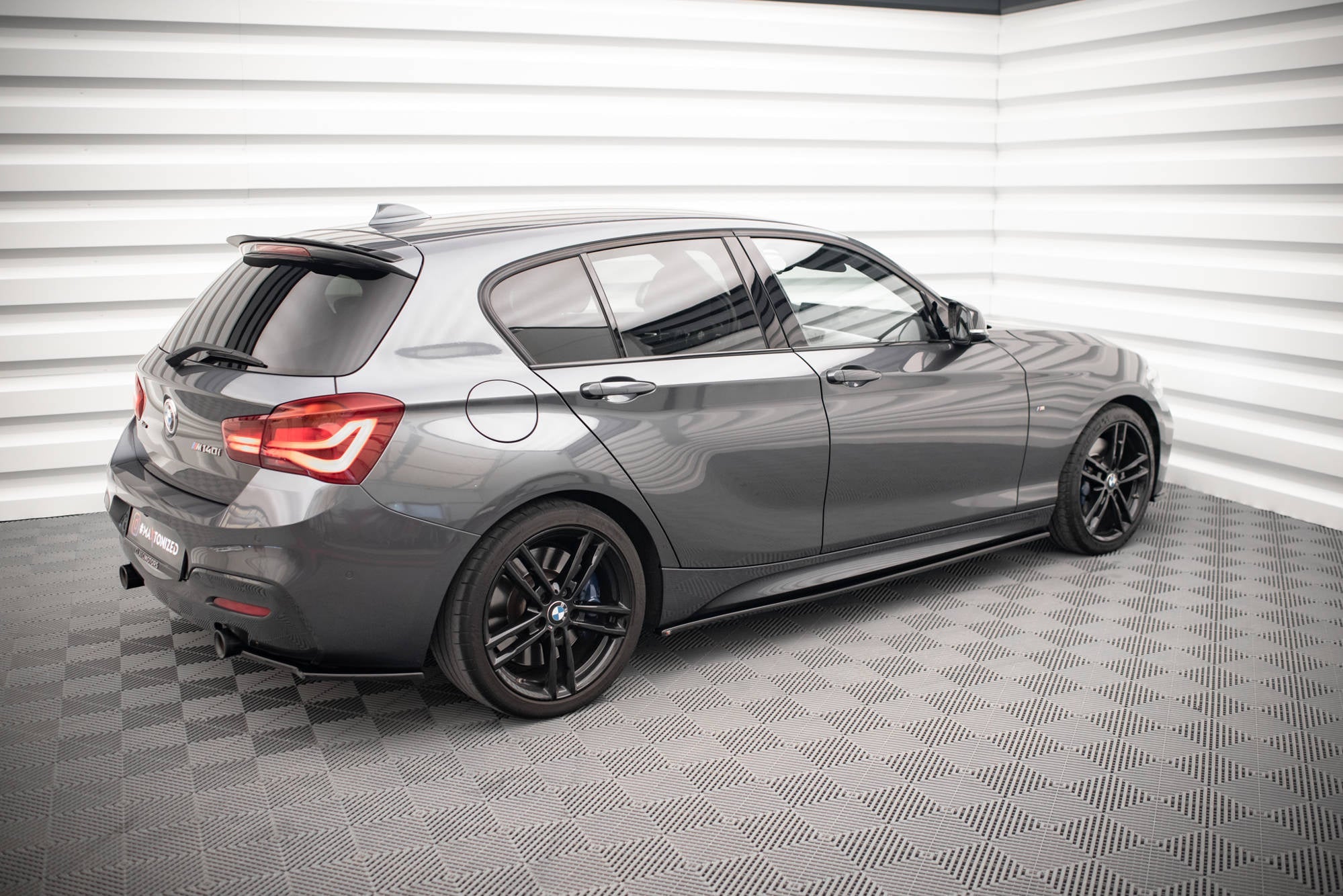 Maxton Design Difusores de taloneras laterales V.1 para BMW 1 F20 M135i / M140i / M-Pack - imagen 3