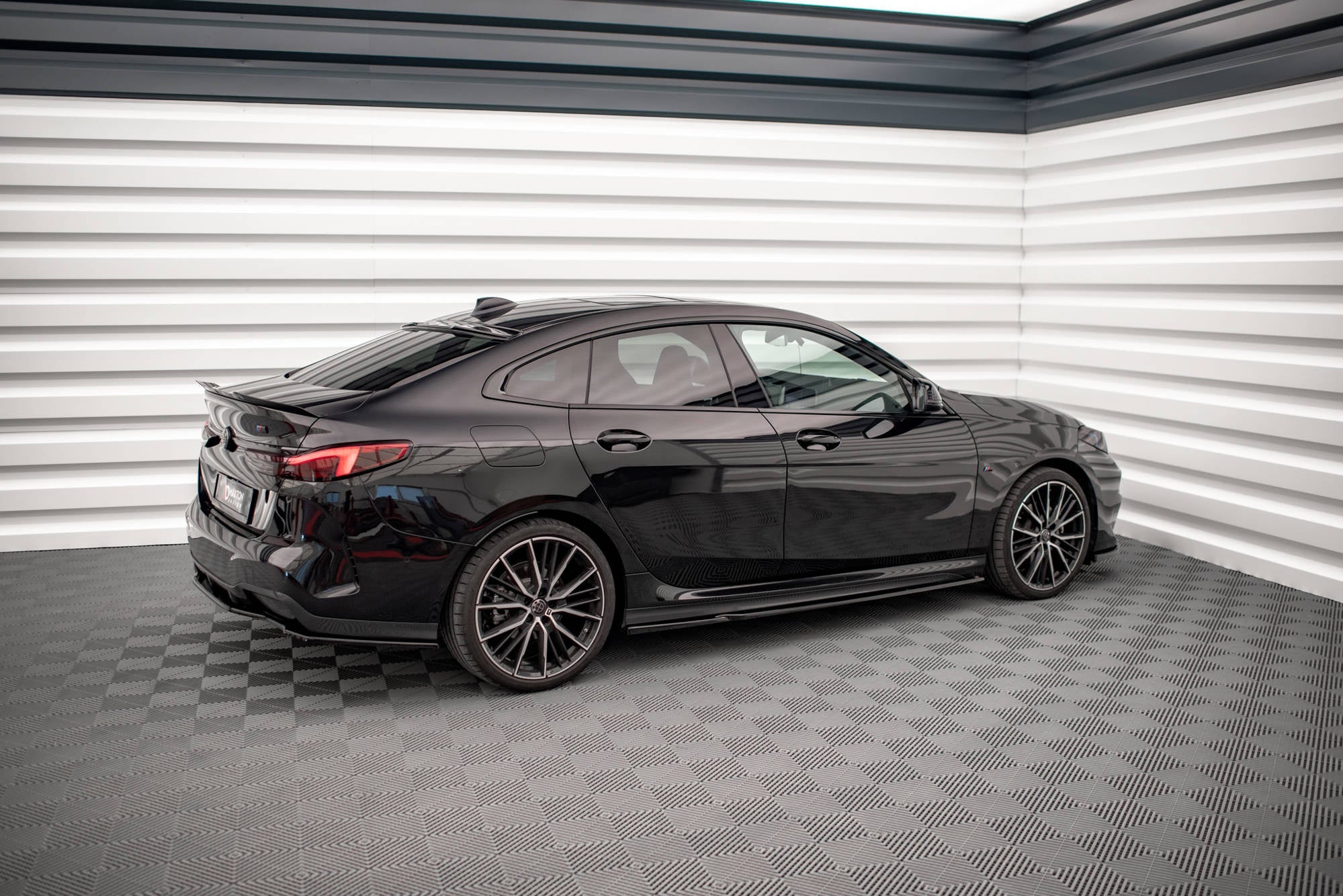 Maxton Design Difusores de taloneras laterales V.1 para BMW 2 Gran Coupe M-Pack / M235i F44 - imagen 2