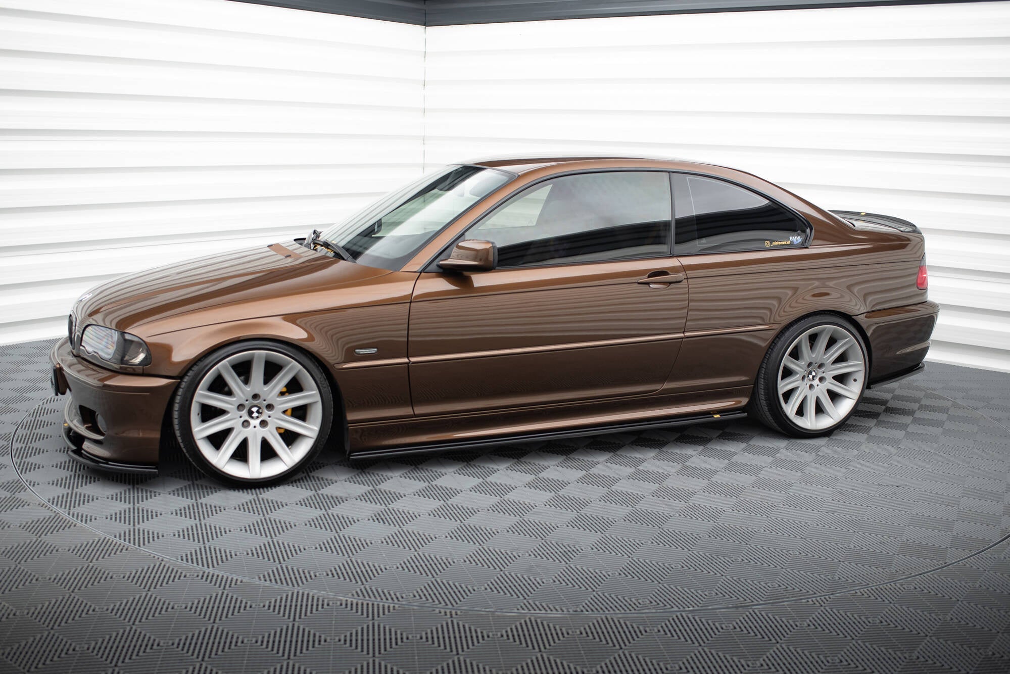 Maxton Design Difusores de taloneras laterales V.1 para BMW 3 E46 MPACK Coupe - imagen 2
