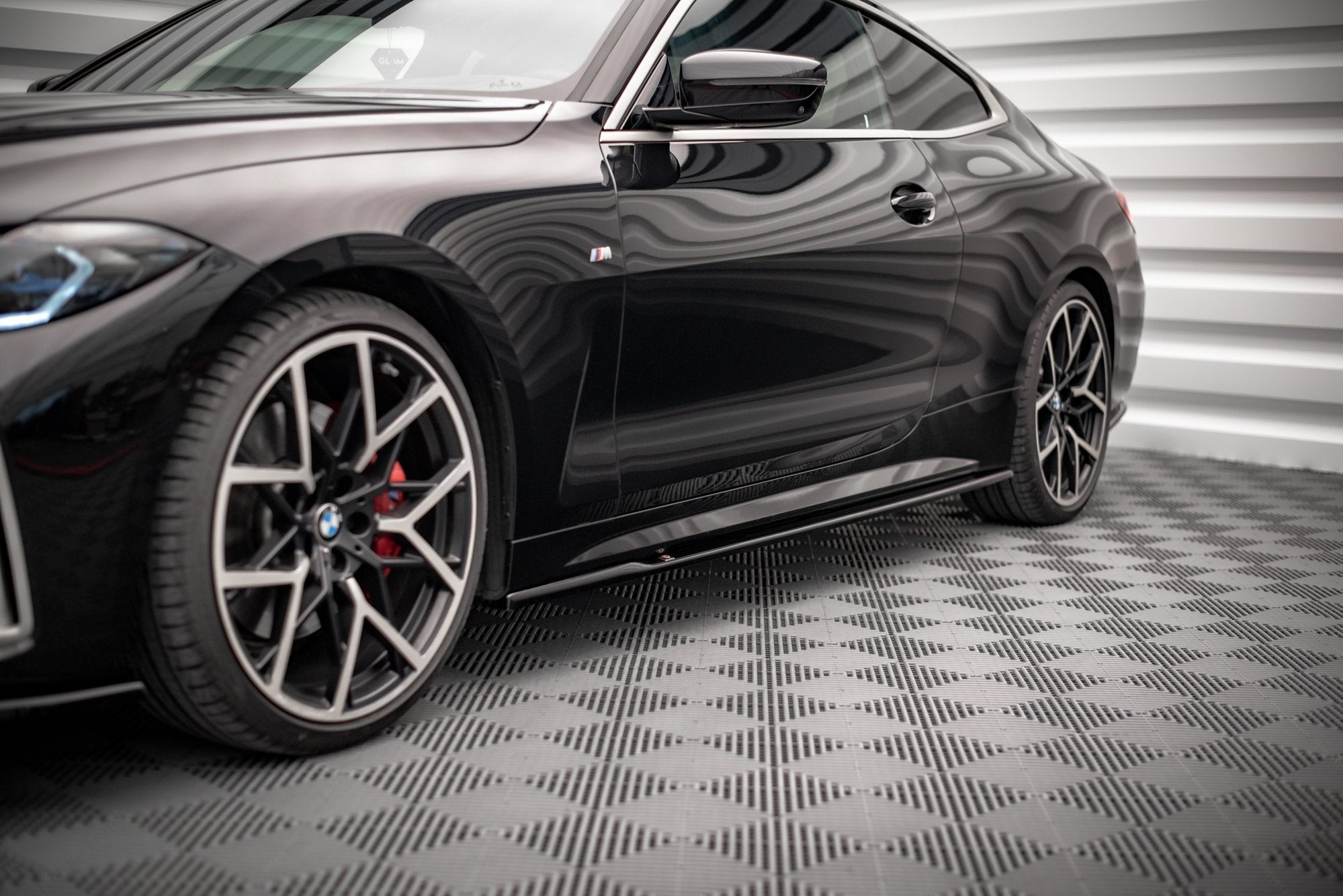 Maxton Design Difusores de taloneras laterales V.1 para BMW 4 M-Pack / M440i G22 / G23 / G22 Facelift / G23 Facelift - imagen 1