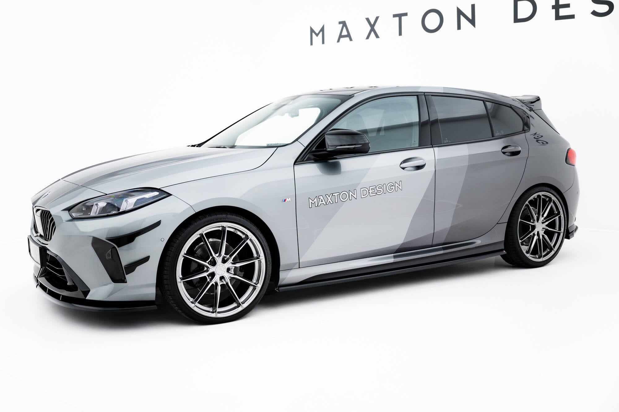 Maxton Design Difusores de taloneras laterales V.1 para BMW M135i F70 - imagen 3