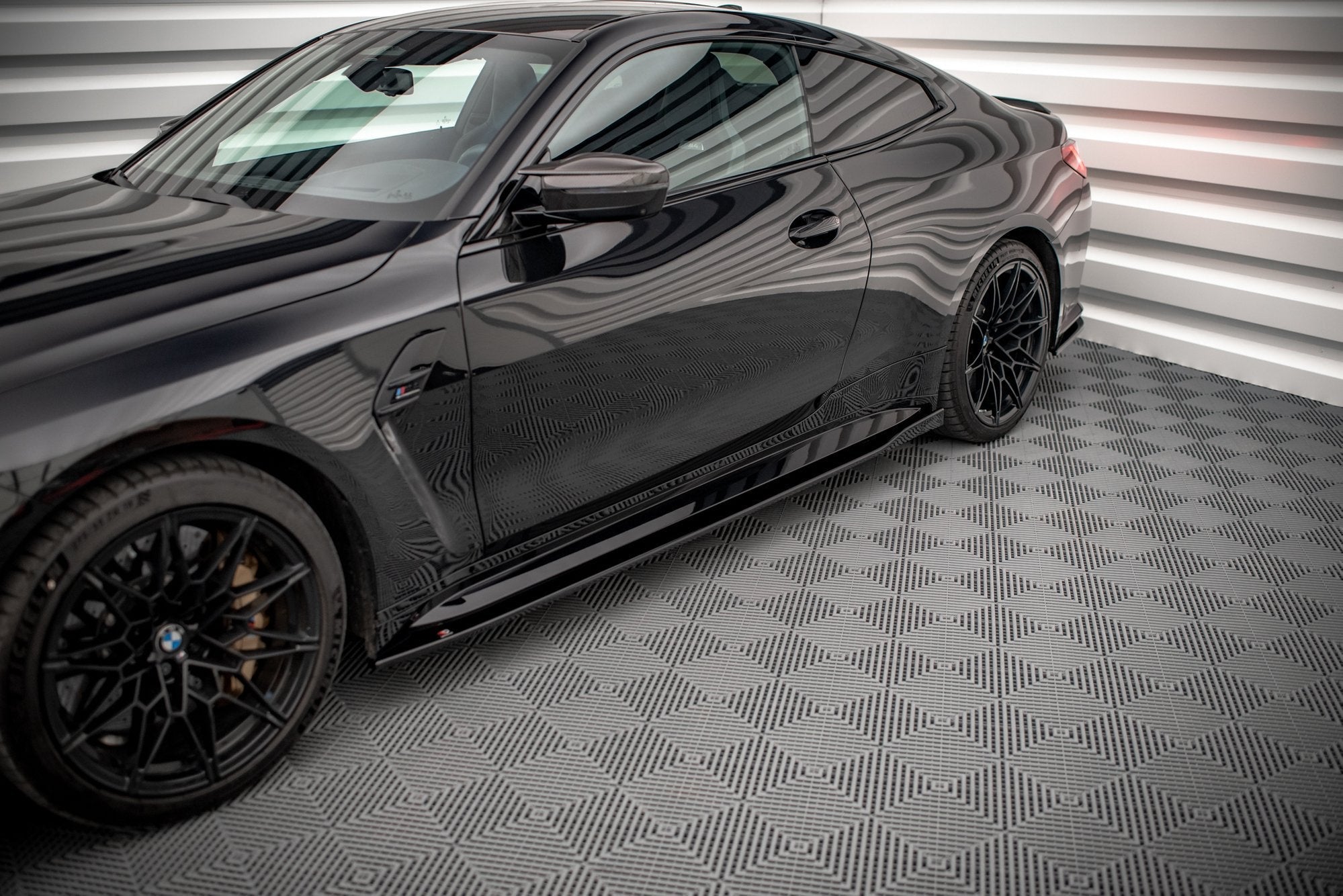 Maxton Design Difusores de taloneras laterales V.1 para BMW M4 G82 / G82 Facelift - imagen 1