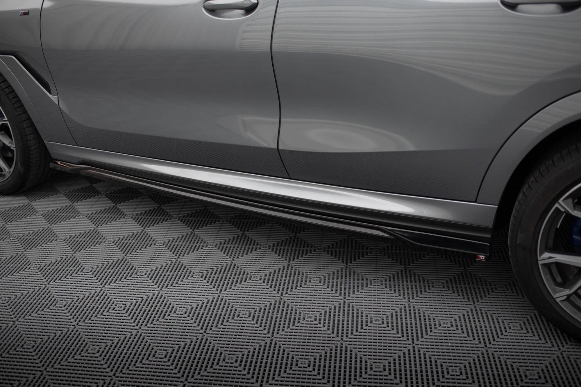 Maxton Design Difusores de taloneras laterales V.1 para BMW X6 M-Pack G06 Facelift - imagen 3
