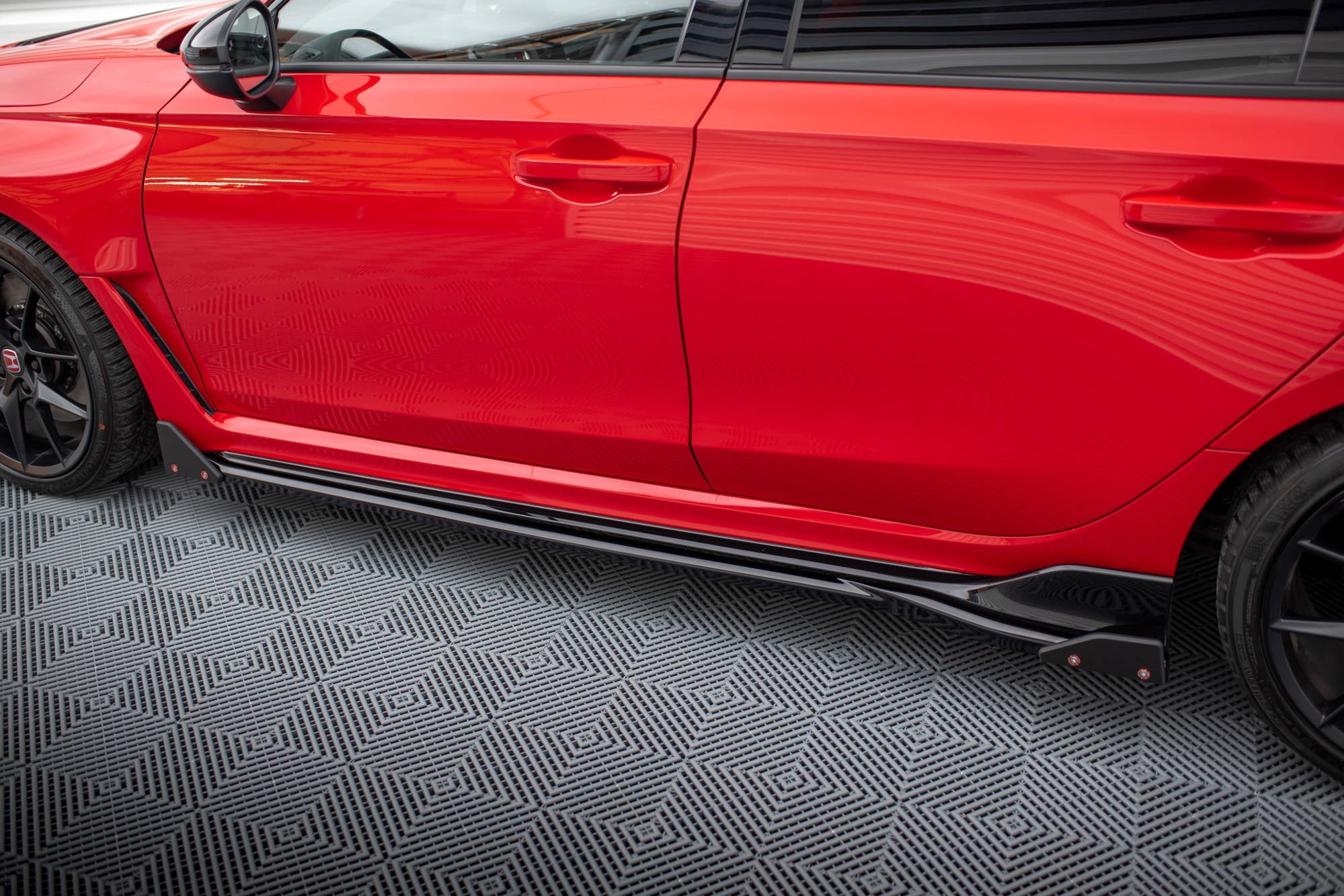 Maxton Design Difusores de taloneras laterales V.1 + Flaps para Honda Civic Type-R Mk 11 - imagen 2