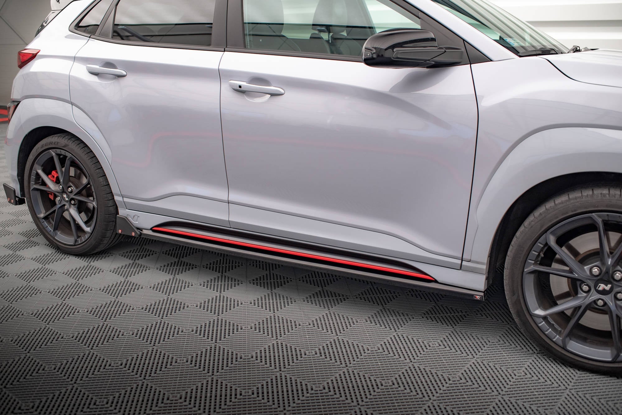 Maxton Design Difusores de taloneras laterales V.1 + Flaps para Hyundai Kona N Mk1 - imagen 6