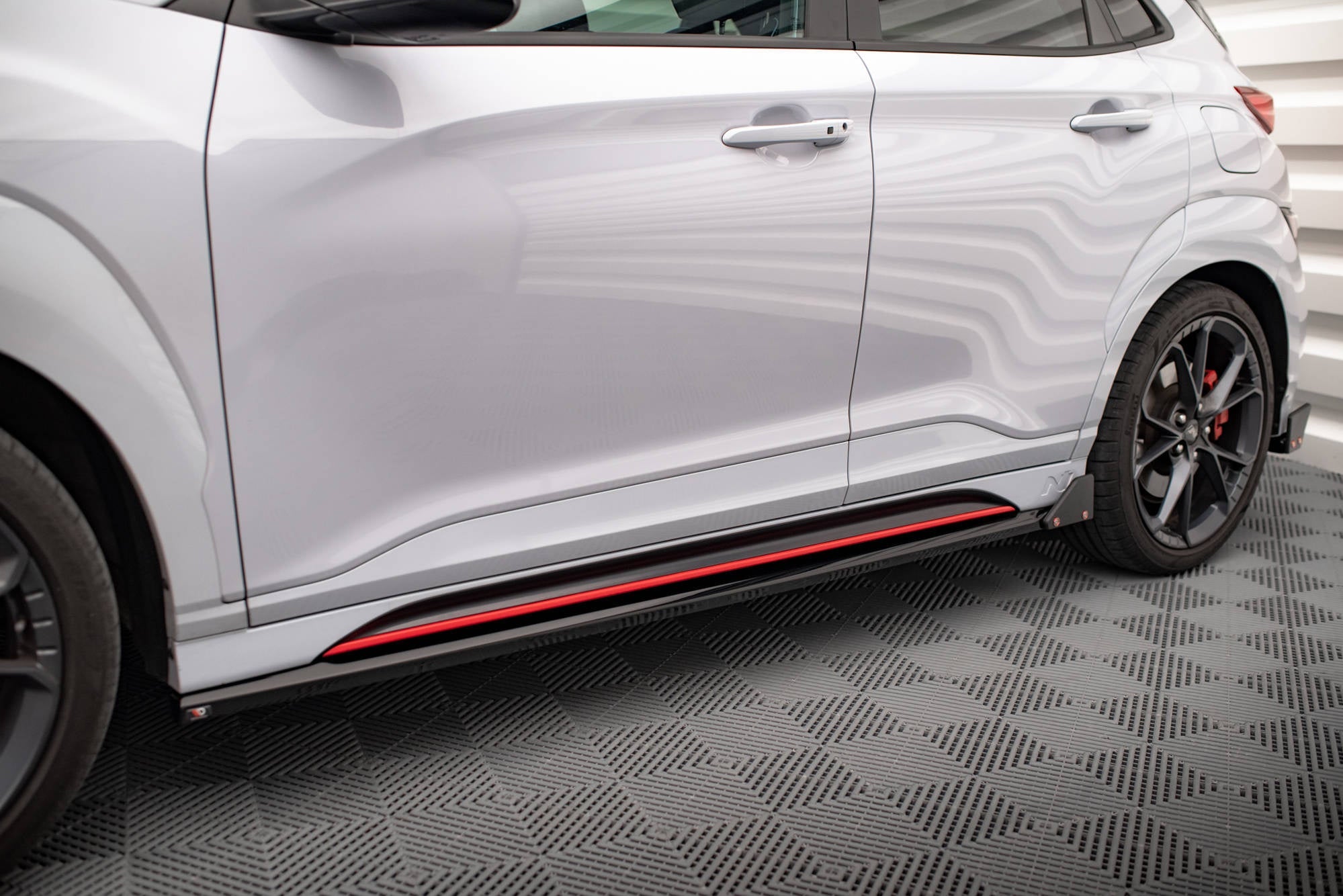 Maxton Design Difusores de taloneras laterales V.1 + Flaps para Hyundai Kona N Mk1 - imagen 1