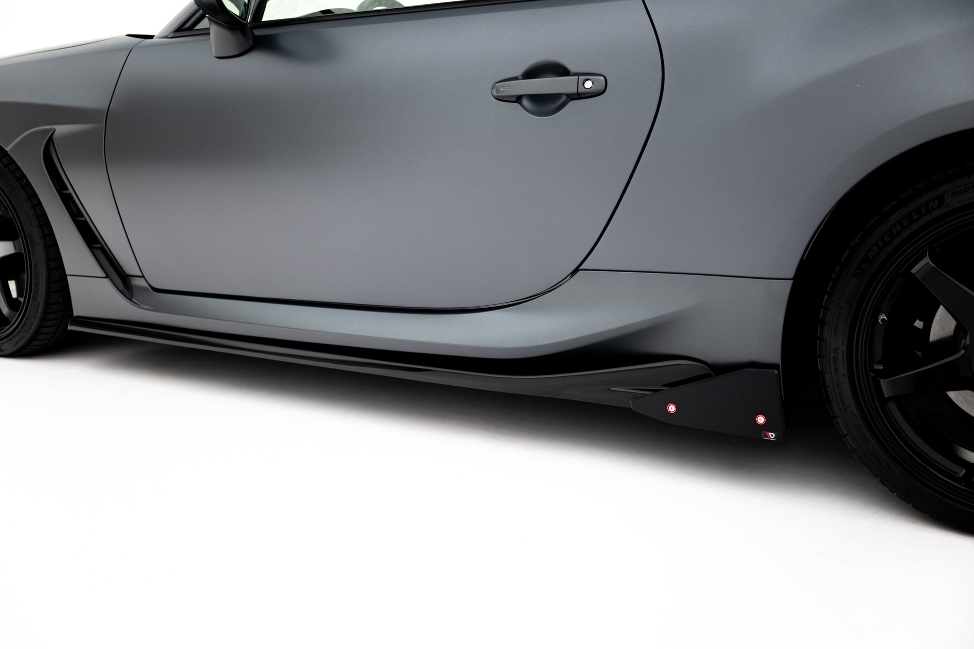 Maxton Design Difusores de taloneras laterales V.1 + Flaps para Toyota GR86 Mk1 - imagen 3