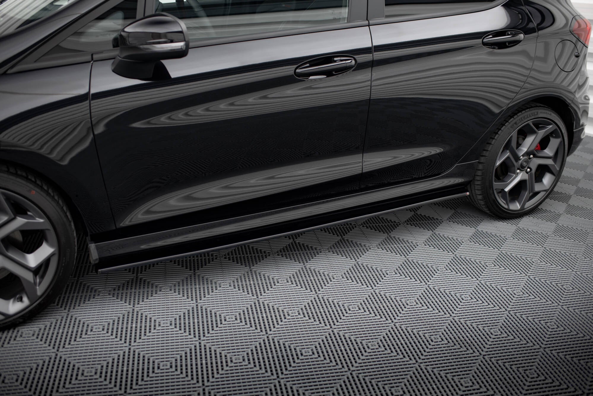 Maxton Design Difusores de taloneras laterales V.1 para Ford Fiesta ST / ST-Line Mk8 - imagen 1